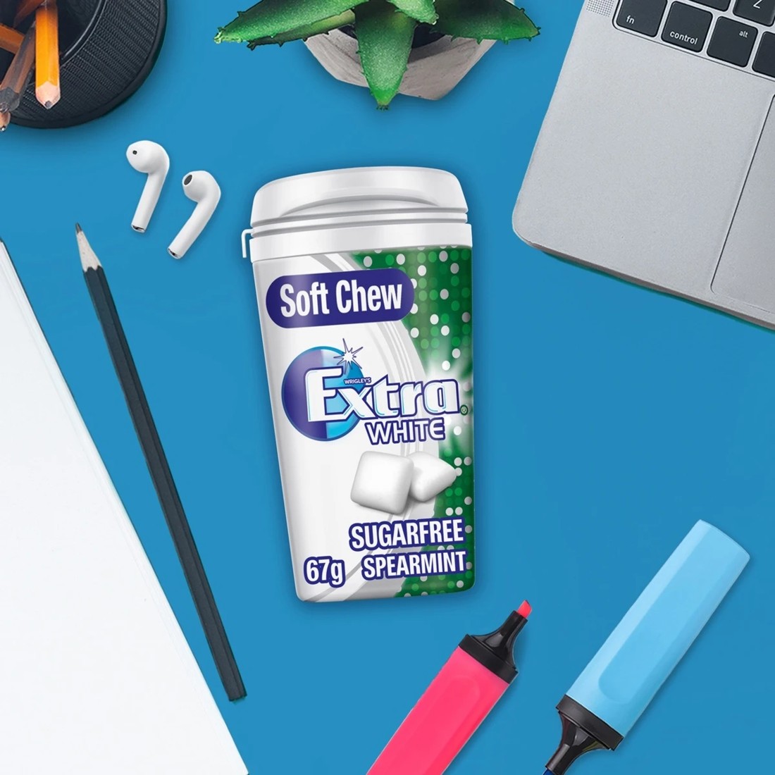 4 Wrigley's Extra White Spearmint Gum Bottle 67g, 4 of 7