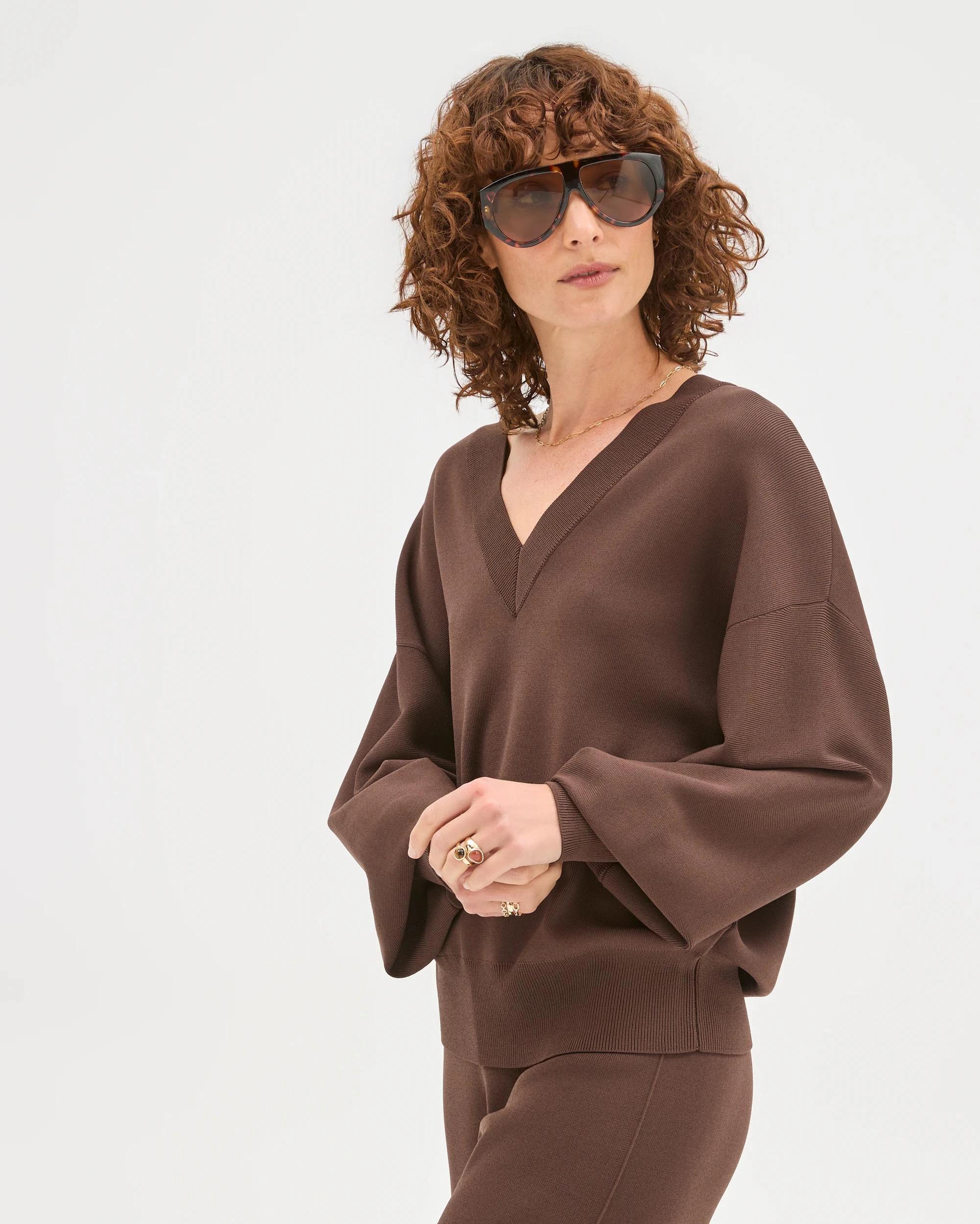 3 Preview Crepe Knit V-Neck Sweater GANACHE, 3 of 5