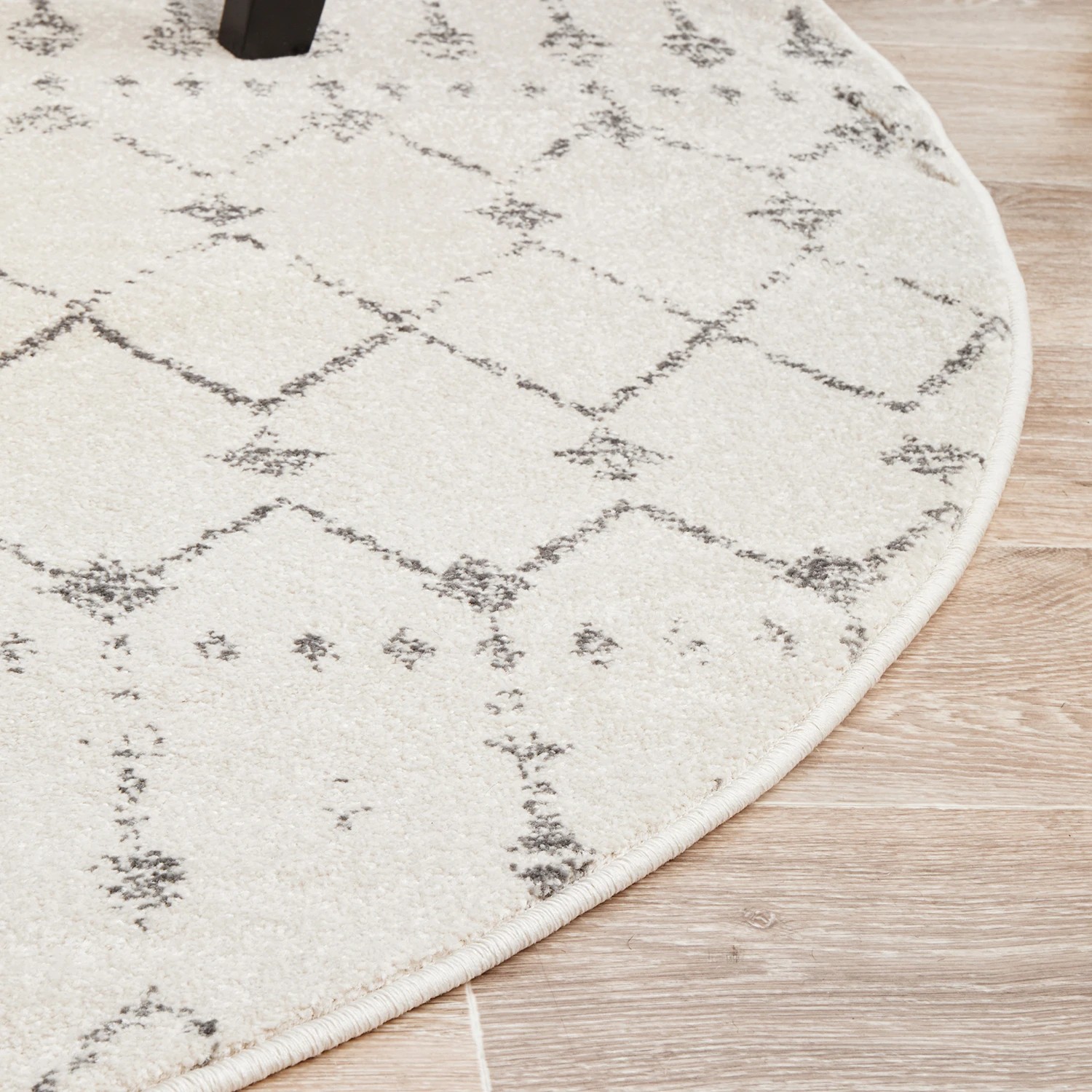 3 Common Ground Rugs Lustre Elsa 150x150cm Round - Small Pet Friendly Rug - Off White - Silver, 3 of 5