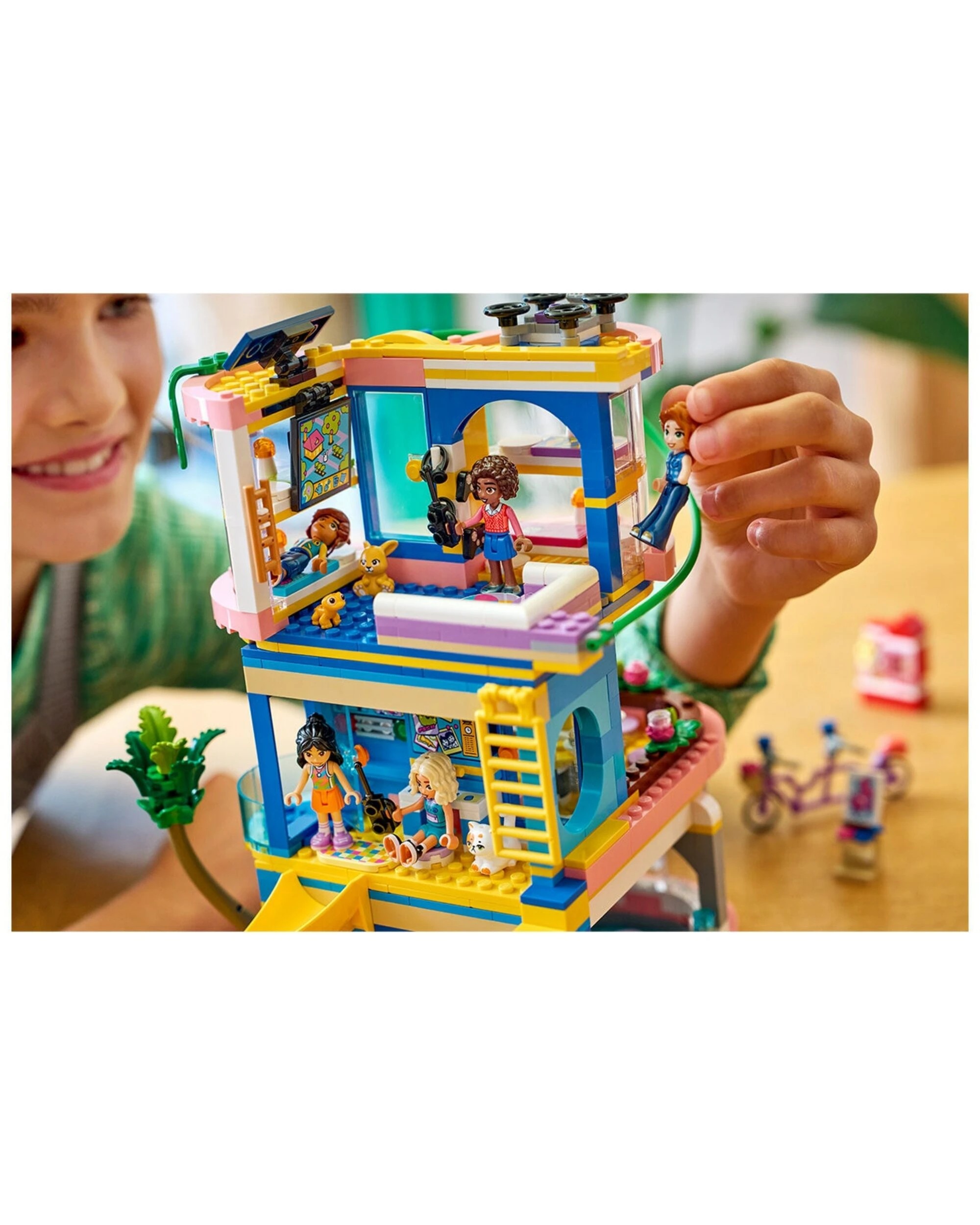 4 LEGO Friends Heartlake City Club House 42689 794-Piece Set, 4 of 10
