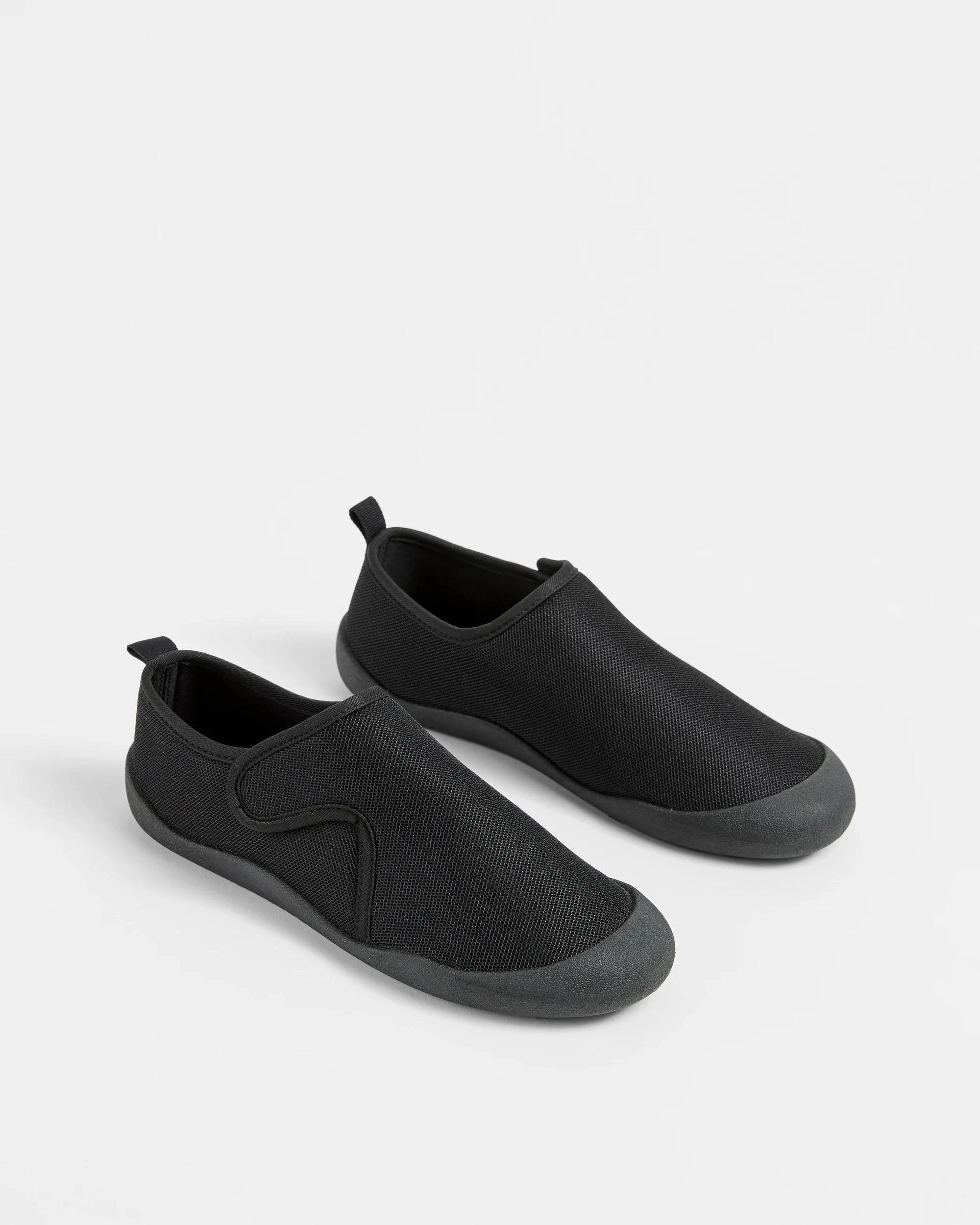 3 Target Woman Womens Aqua Sock BLACK, 3 of 3