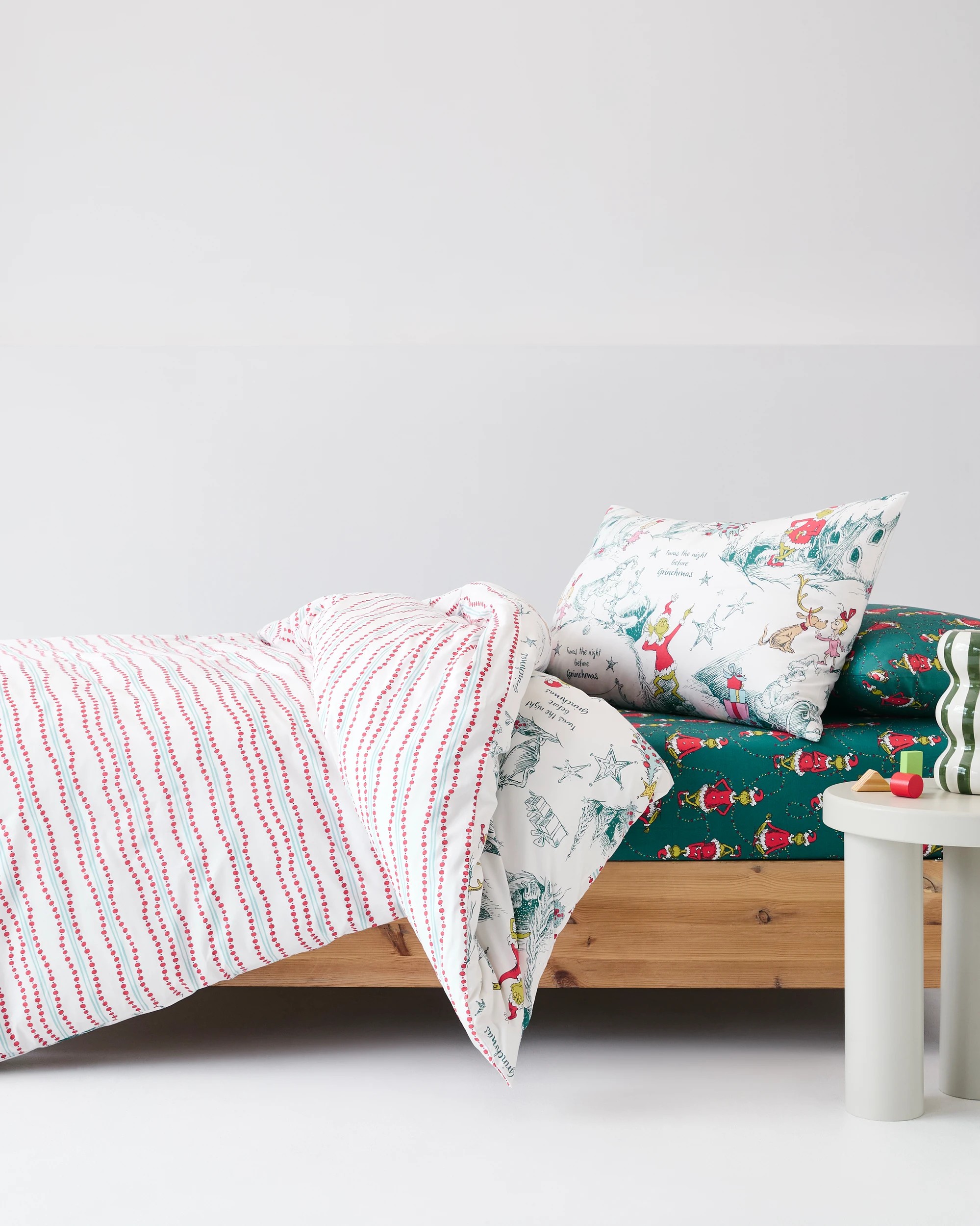 2 The Grinch Kids Christmas Grinch Quilt Cover Set - Double Bed - White, 2 of 8