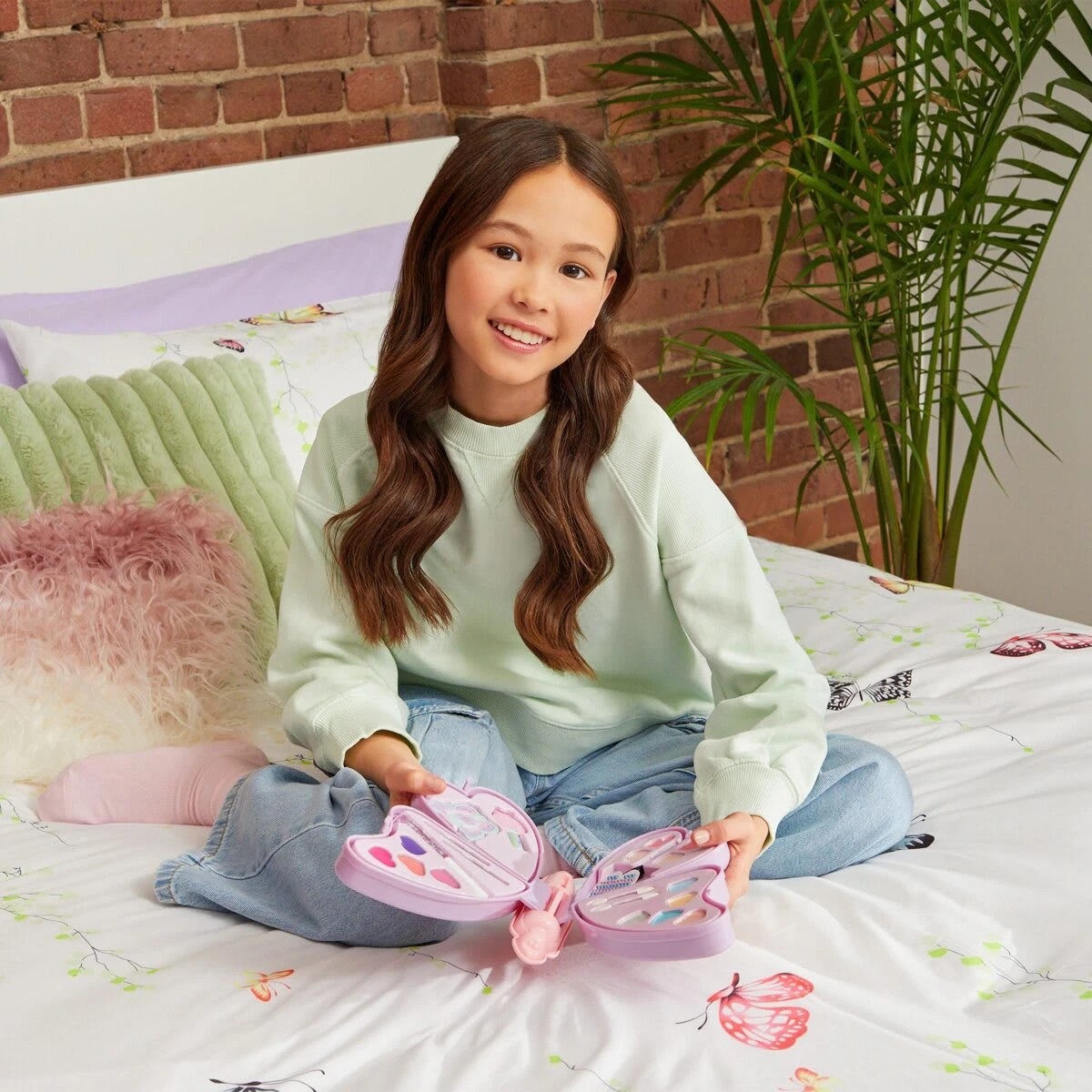 6 23 Piece Make It Real Butterfly Cosmetic Set, 6 of 6