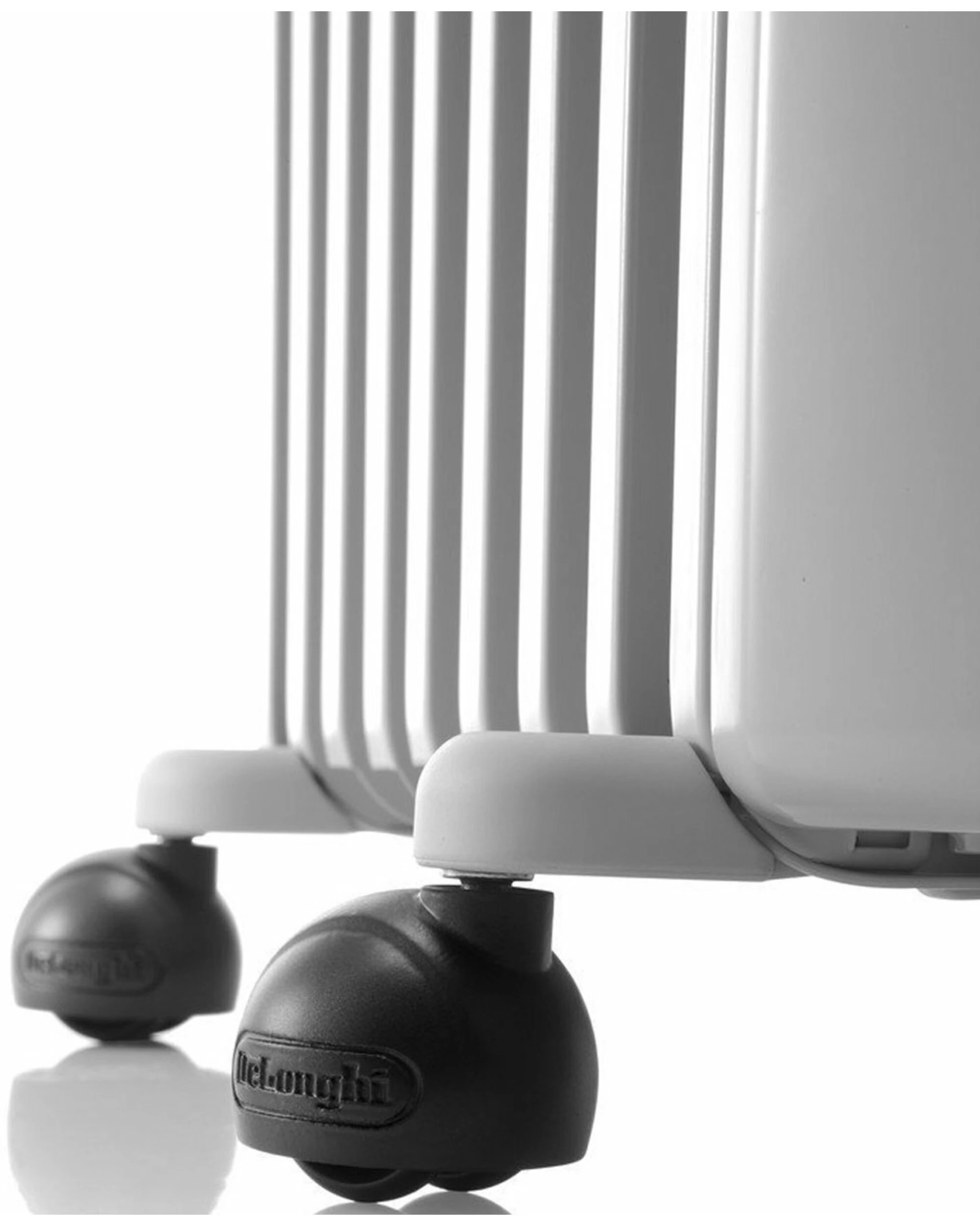 2 De'Longhi Radia S 1000 watts Electric Oil Column Heater, 2 of 3