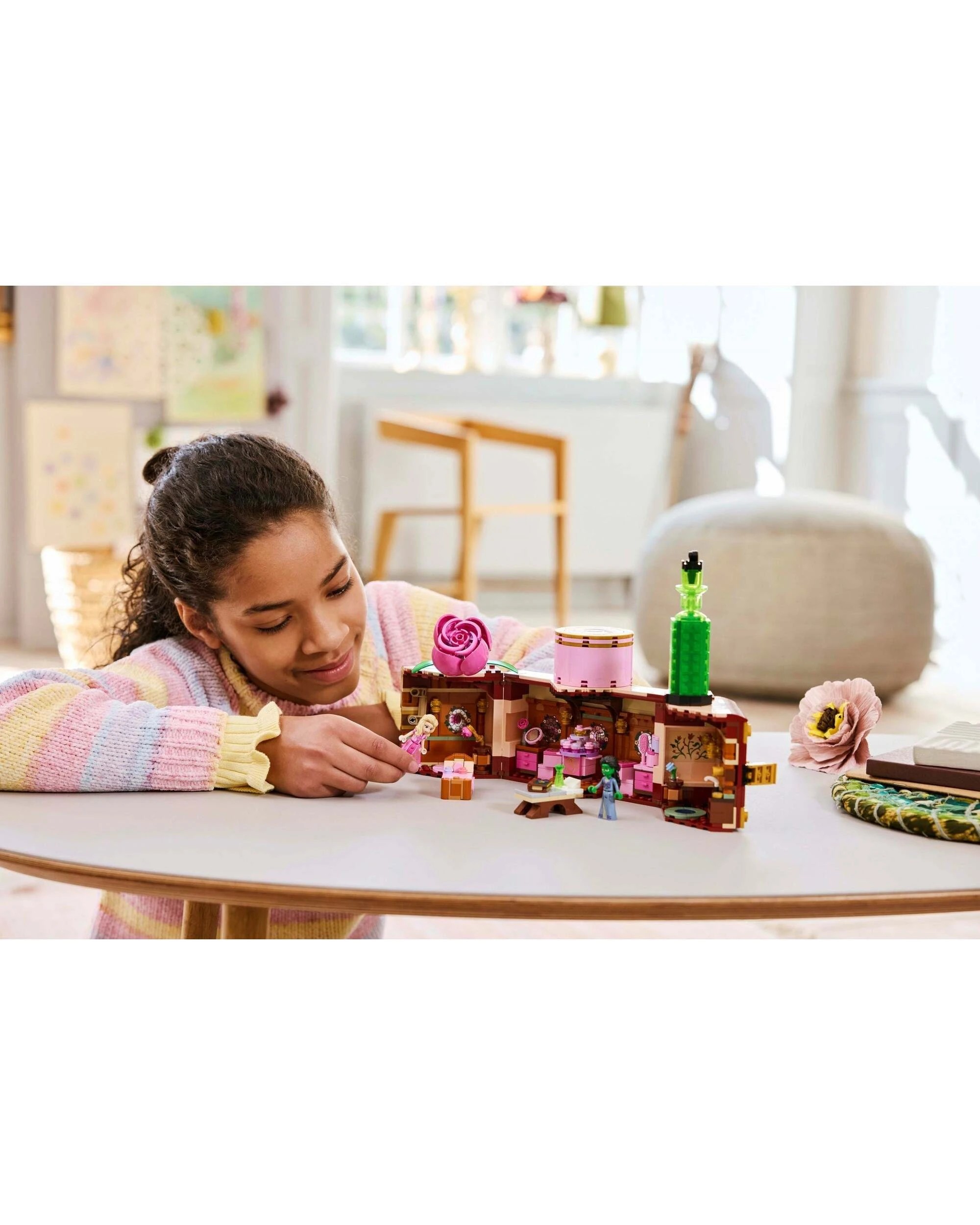 3 LEGO 75683 Glinda and Elphaba's Dormitory, 3 of 5