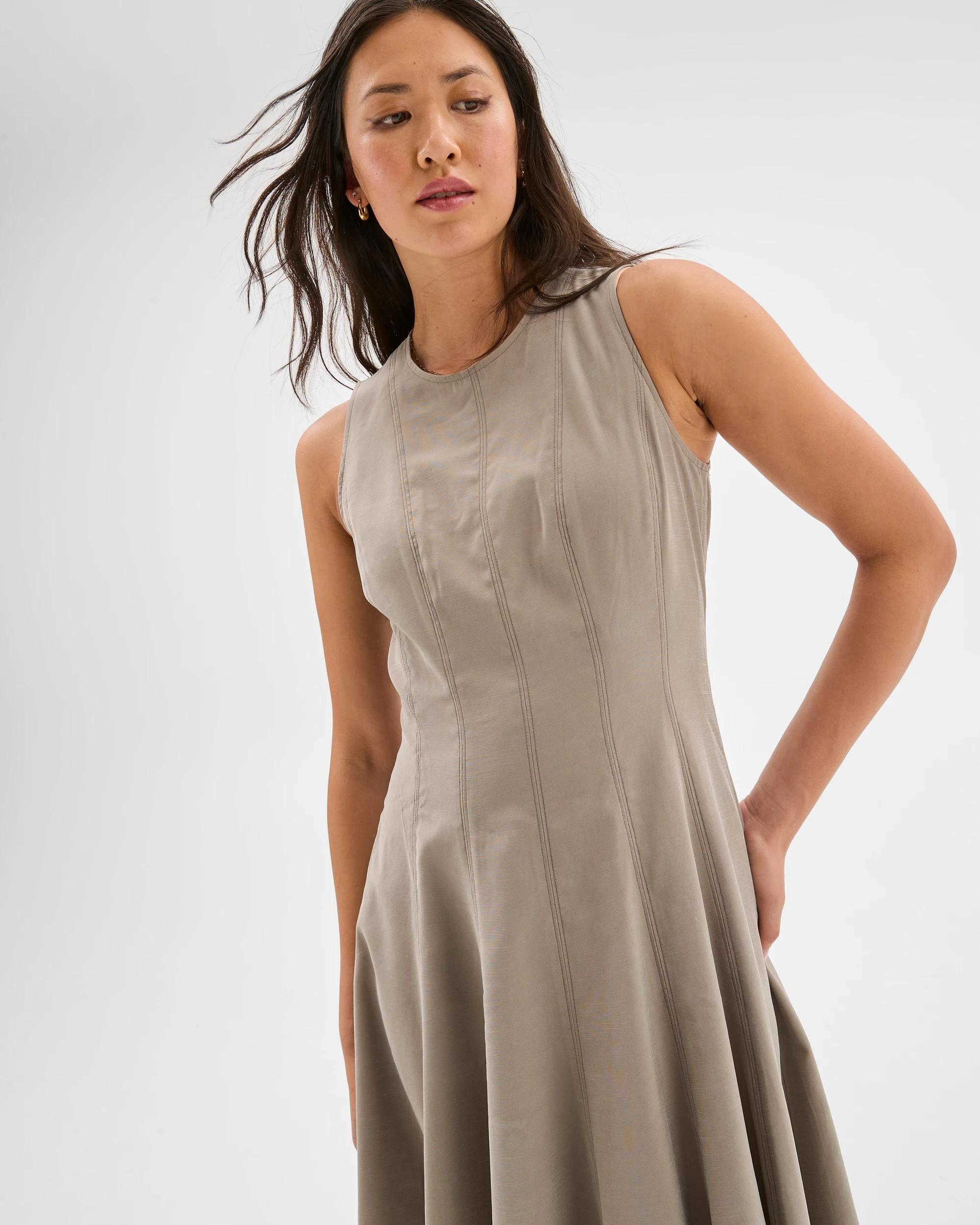 2 Sleeveless Seam Detail Midi Dress - Preview PEYOTE, 2 of 7