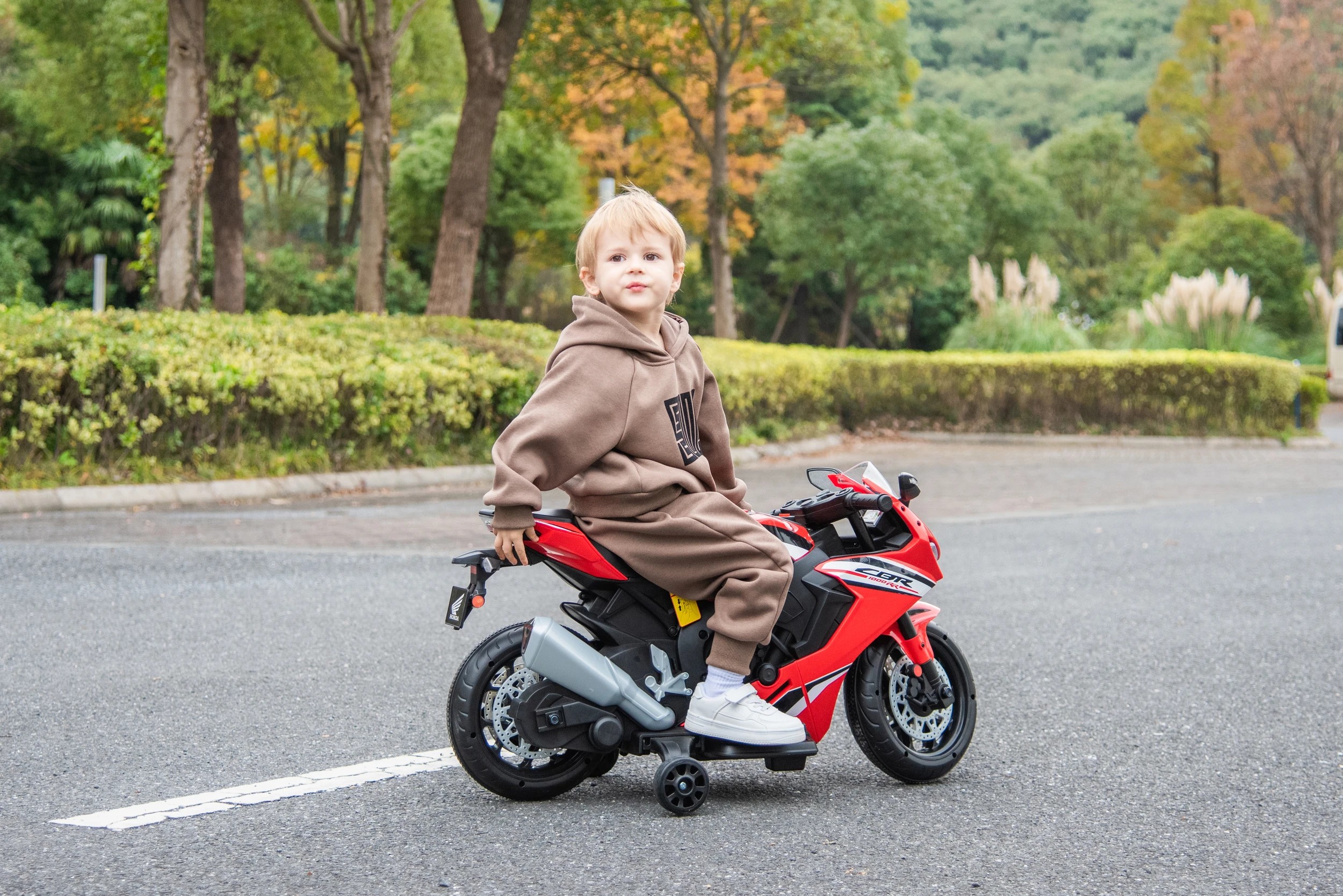 8 Honda Motorbike CBR 1000 12V Ride On - Red, 8 of 10