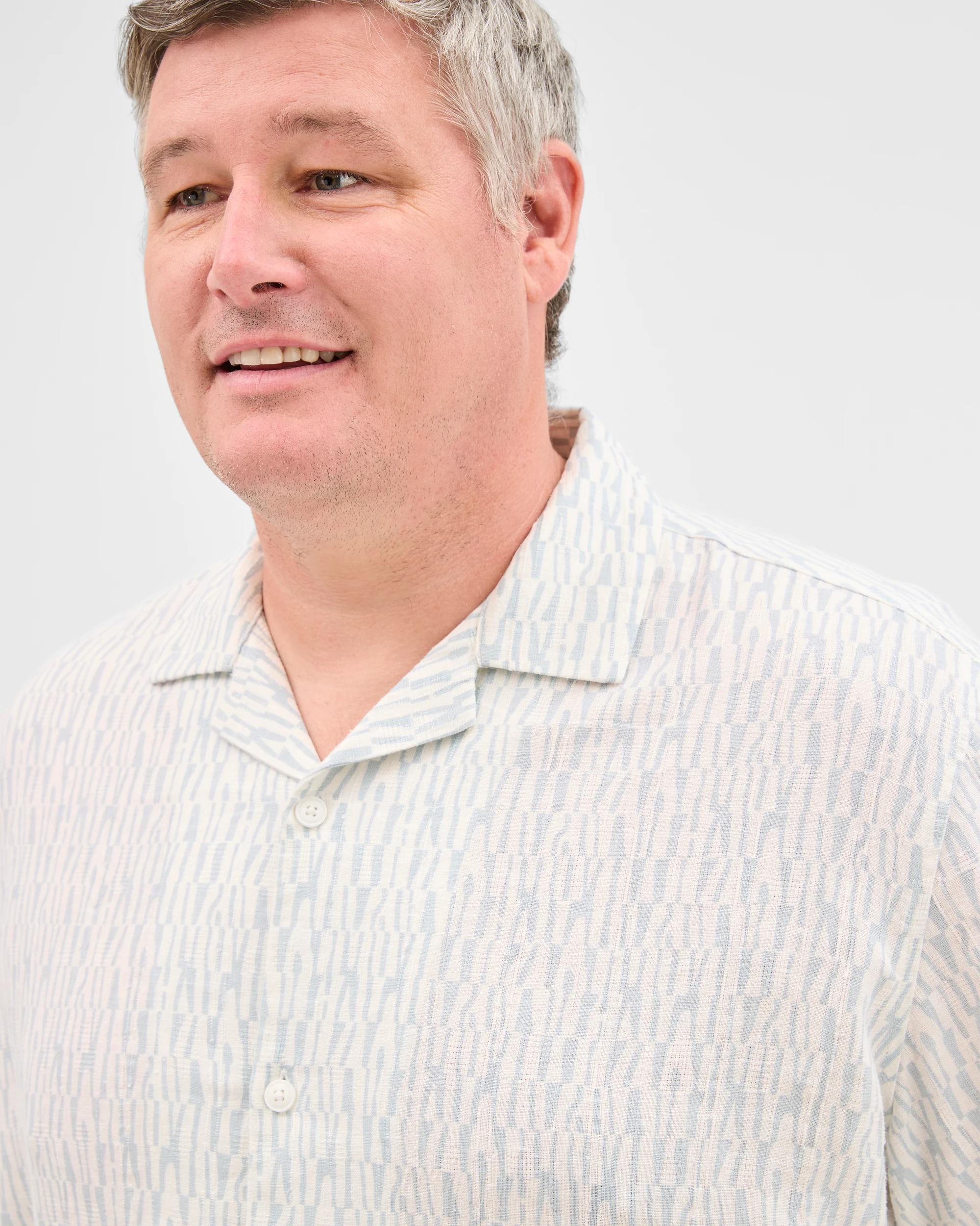 4 Target Plus Size Print Shirt LIGHT BLUE GEO, 4 of 5