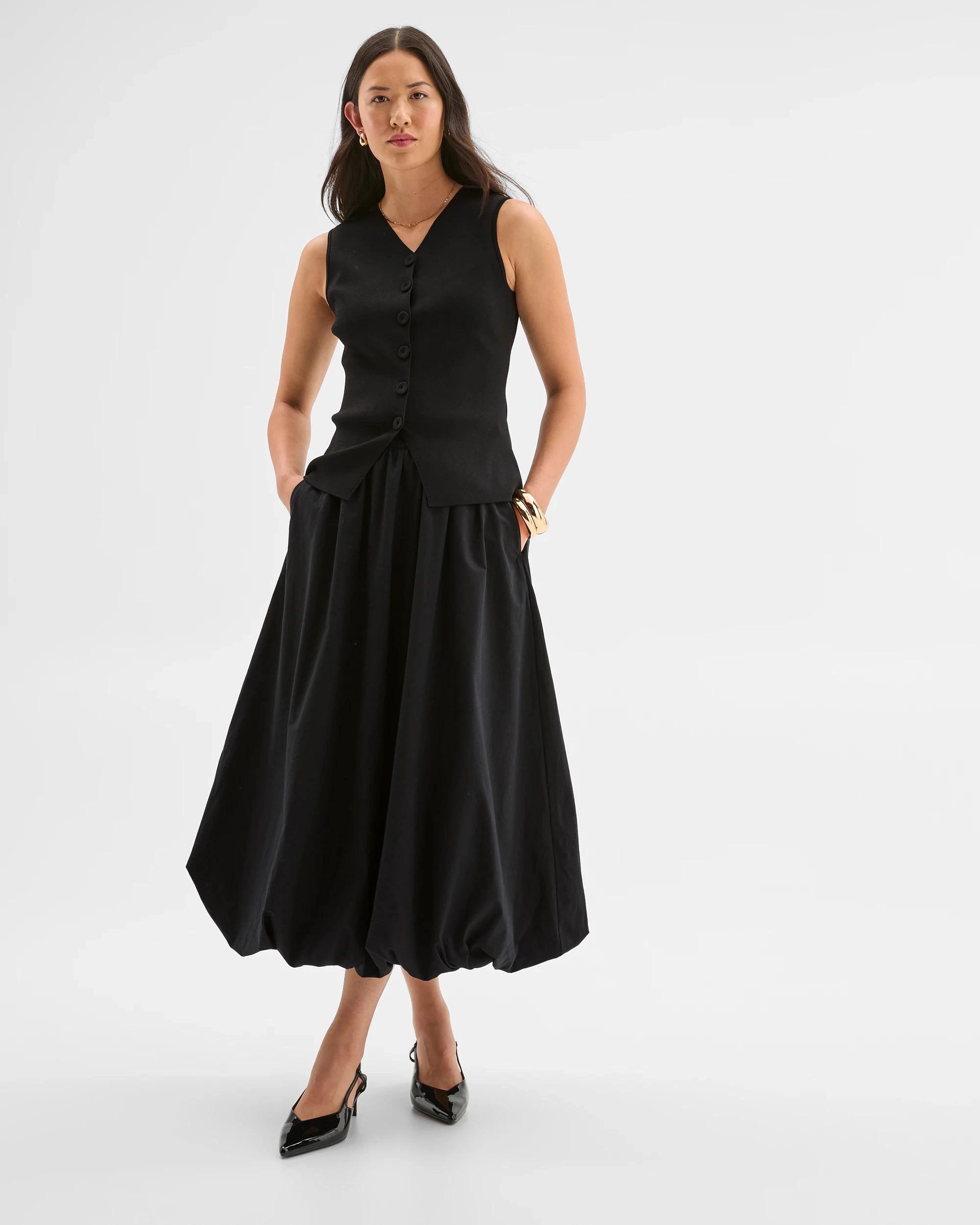 9 Preview Sleeveless Crepe Knit Vest BLACK, 9 of 9