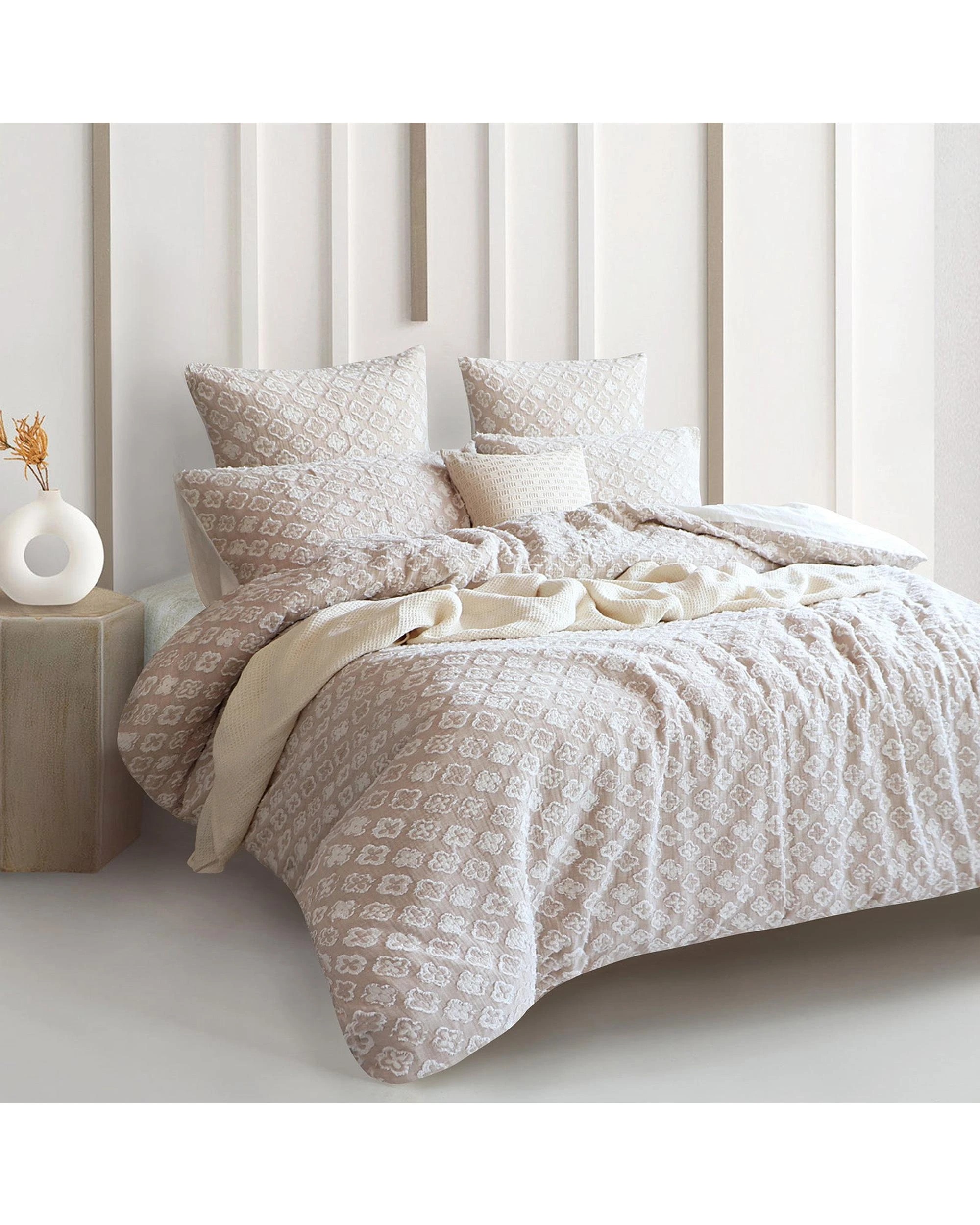 3 Renee Taylor Amara Jacquard Yarn Dye Quilt Cover Set - King - Blue, 3 of 4