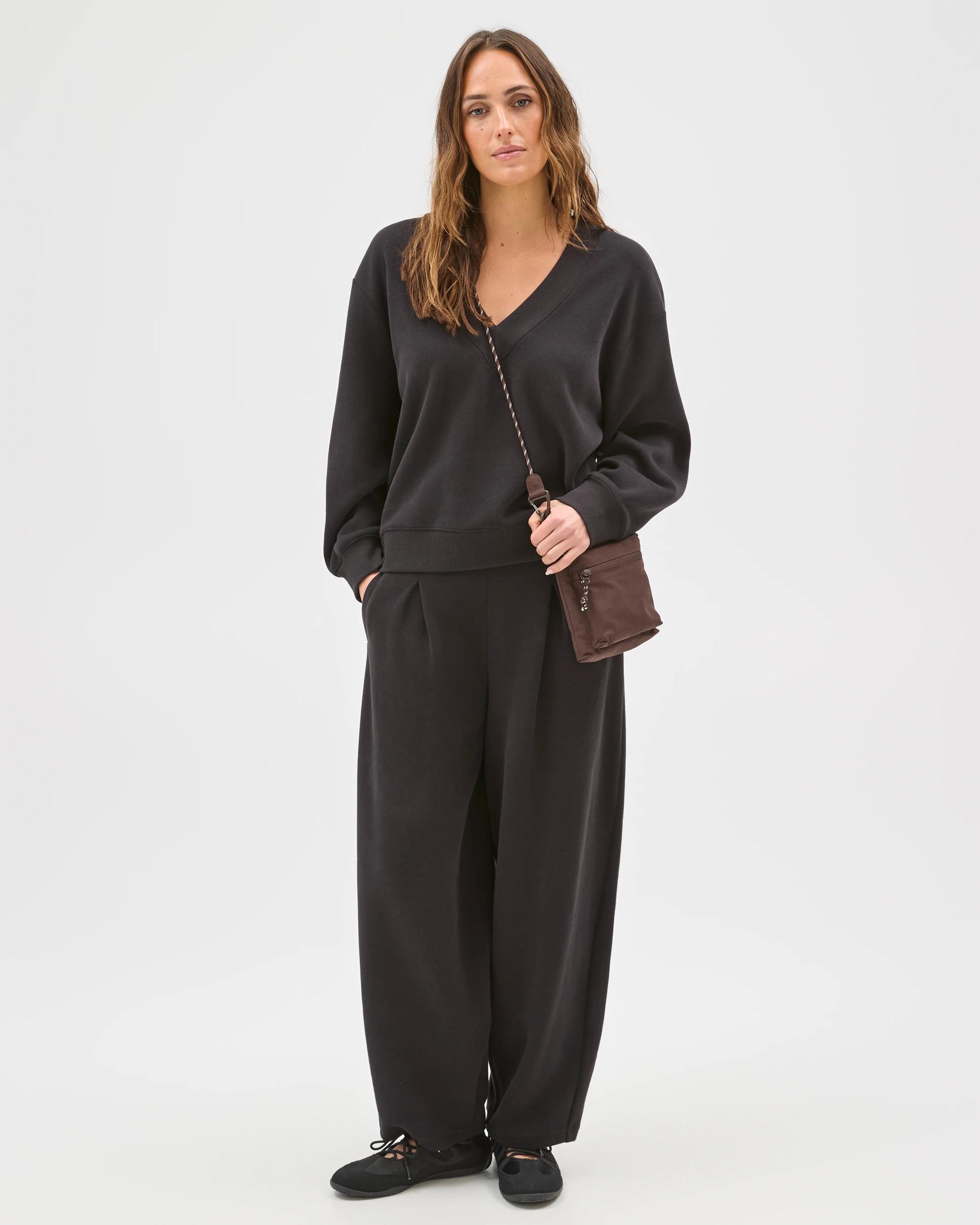 1 Target Active Australian Cotton Blend Sueded Rib V-Neck Jumper BLACK, 1 of 7