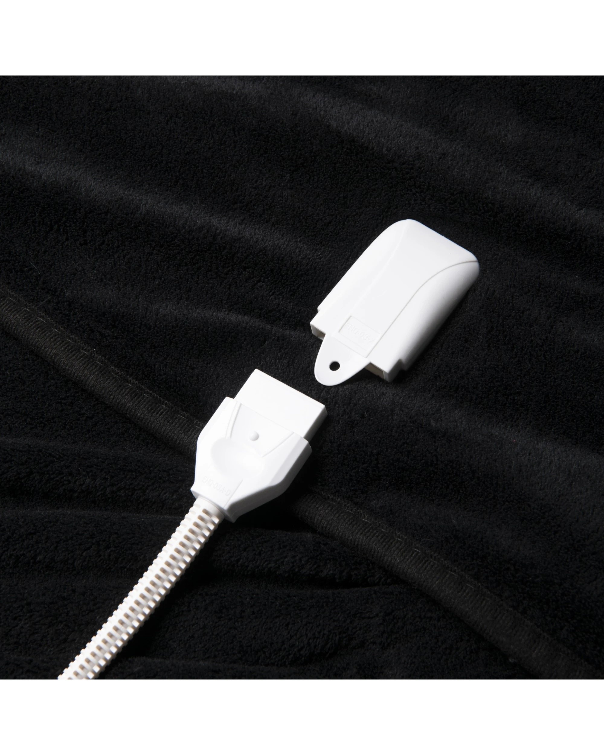 5 Dreamaker Kingston Coral Fleece Electric Heated Throw Blanket 130x160cm - Black, 5 of 7