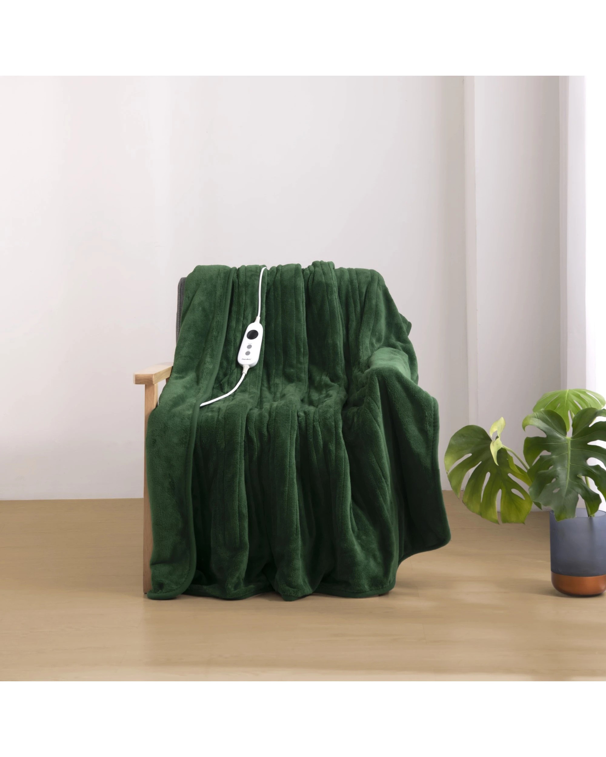 1 Dreamaker Kingston Coral Fleece Electric Heated Throw Blanket 130x160cm - Eden, 1 of 7