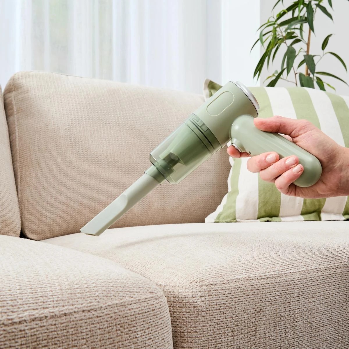 1 Mini Vacuum Cleaner - Green, 1 of 9