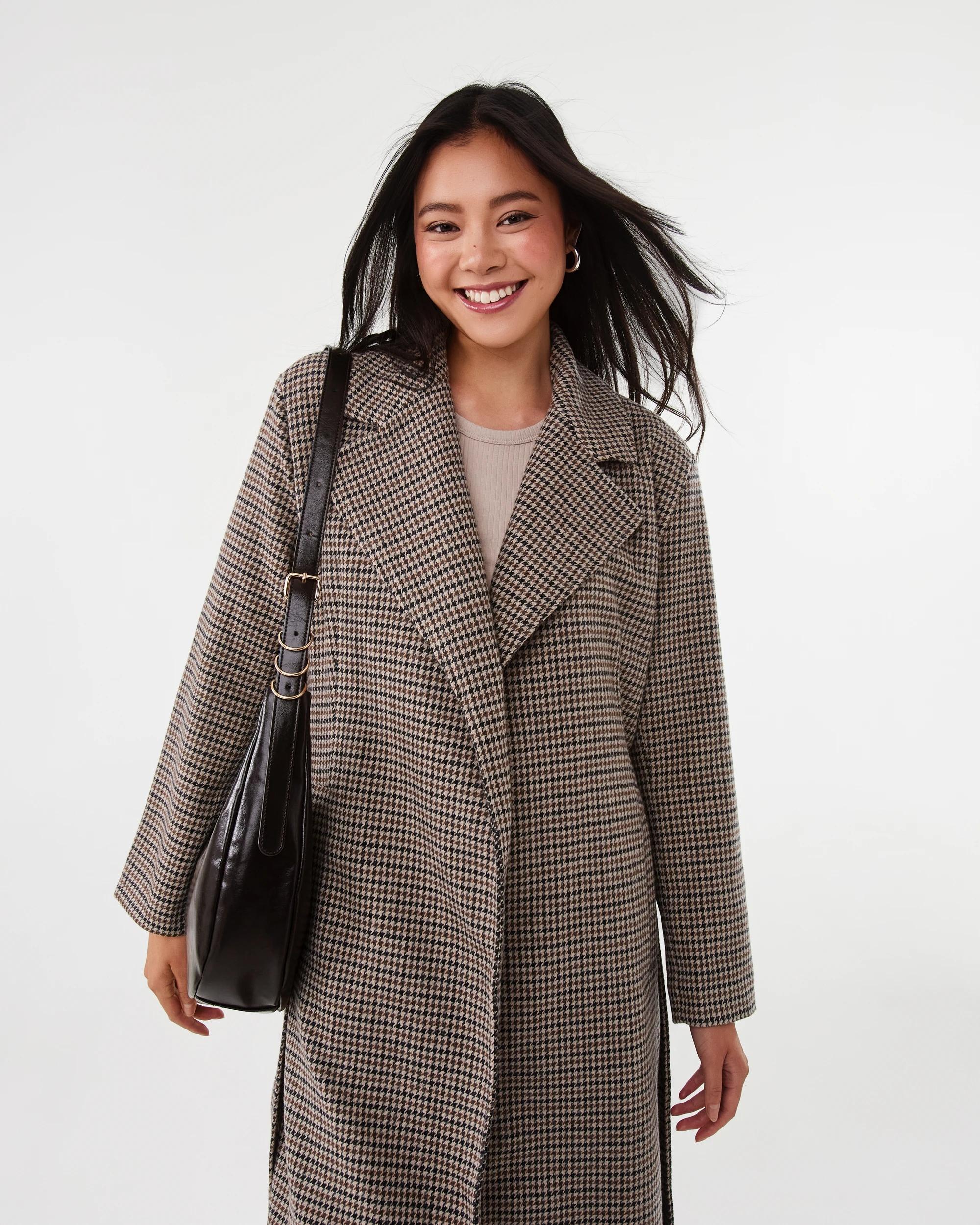 6 Crescent Crossbody Bag Deep Fudge, 6 of 7