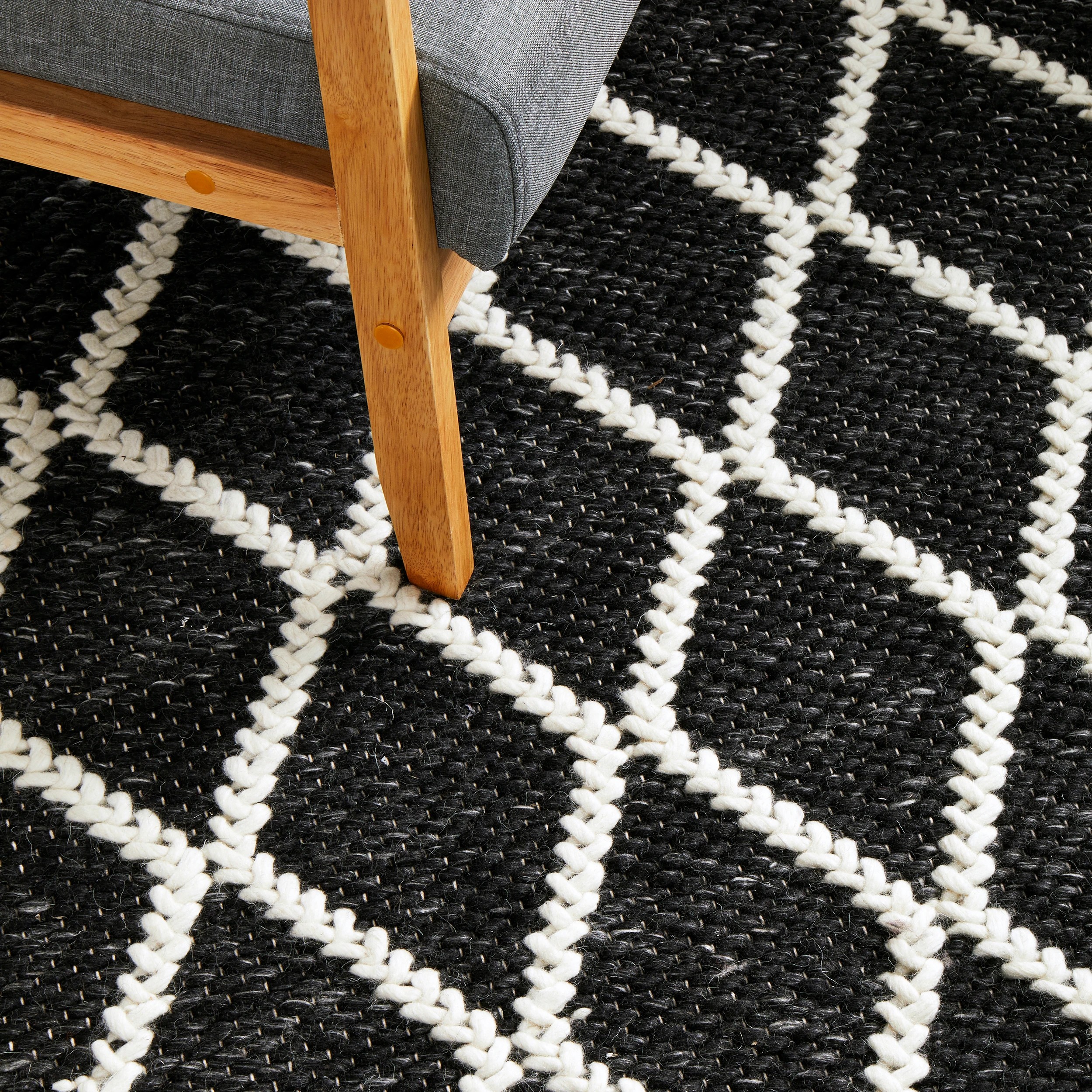 3 Common Ground Rugs Valor Black 280x190cm - Large Hand Loomed Rug - Black, 3 of 8