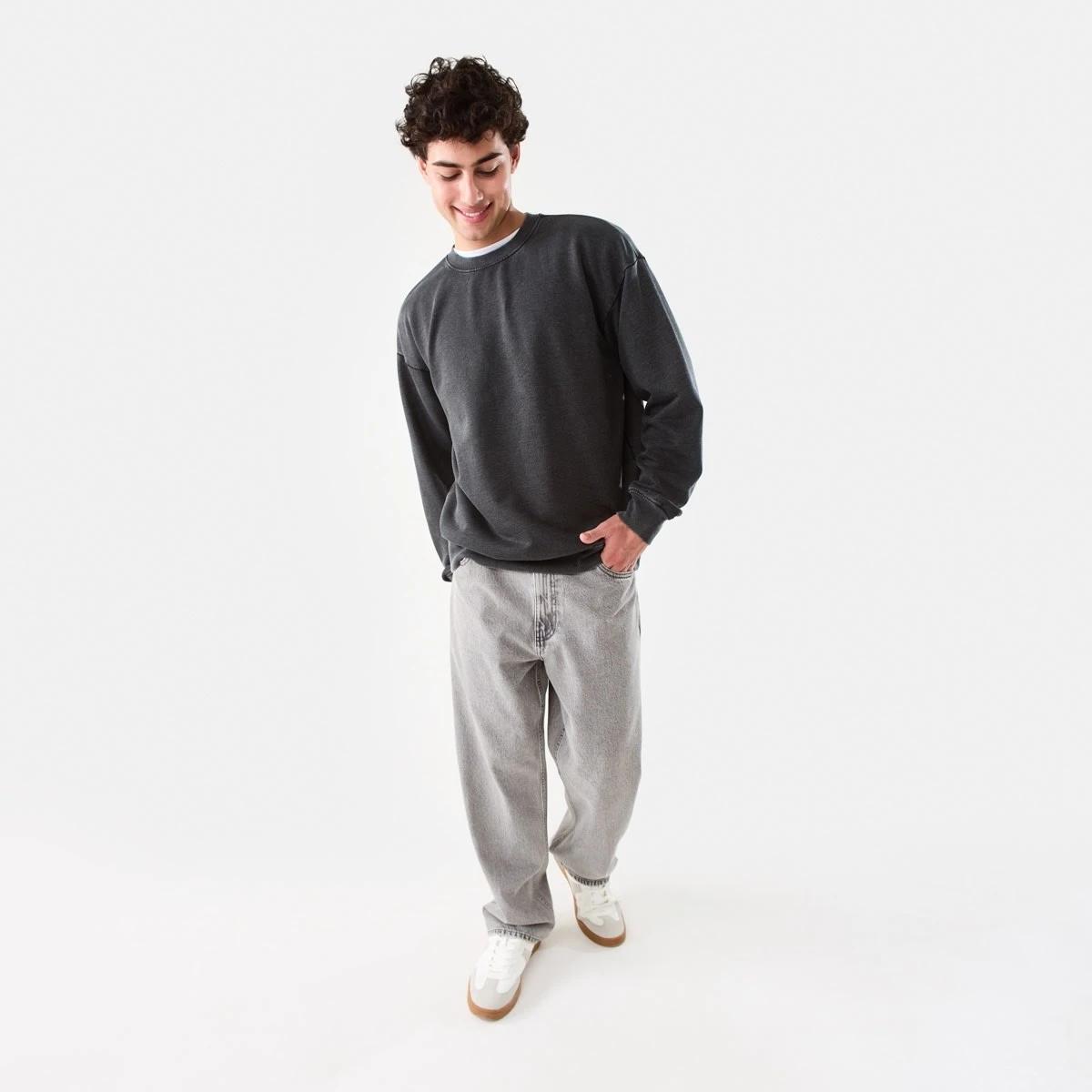 2 Oversized Crew Neck Sweatshirt Black, 2 of 10