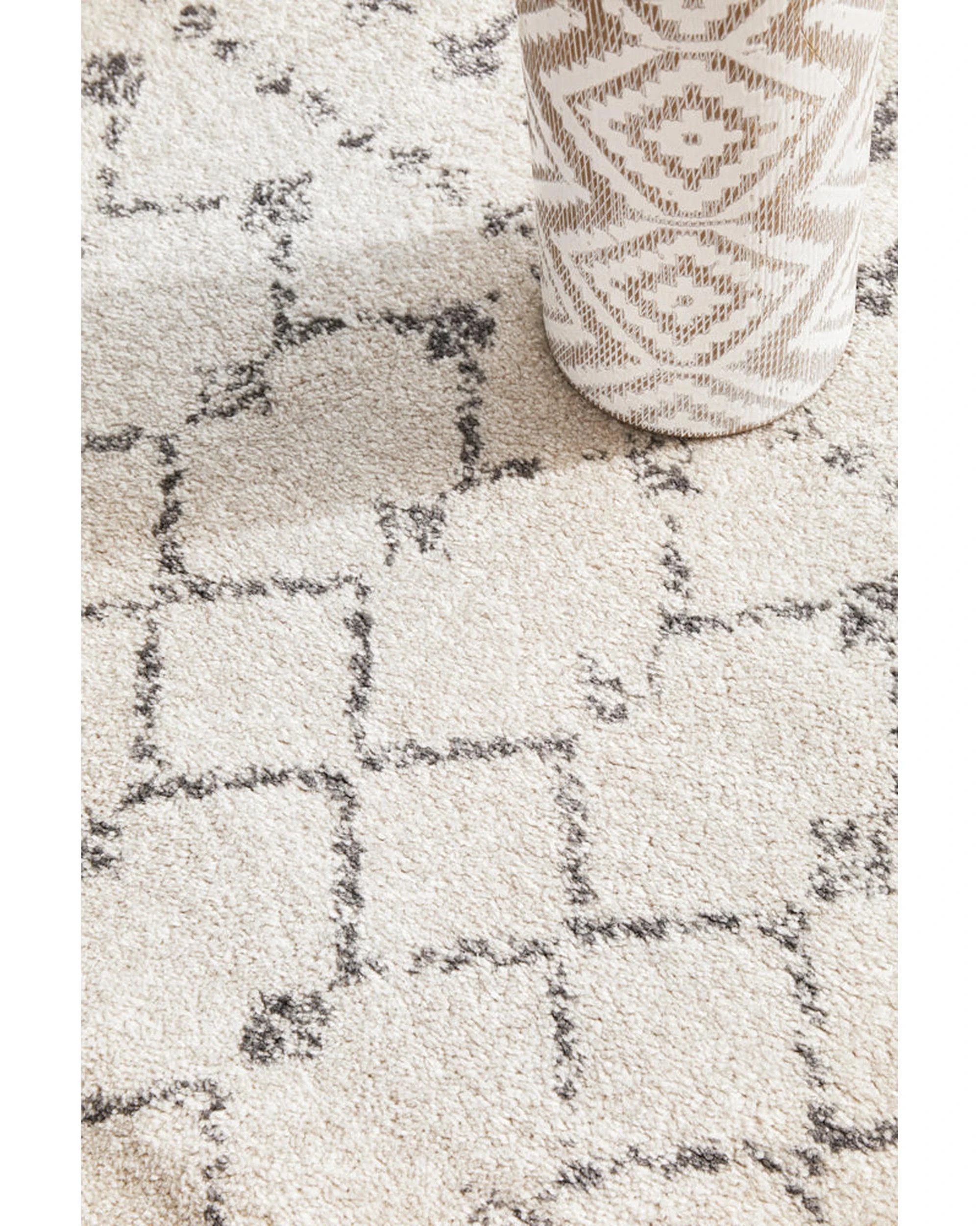 8 RUG CULTURE Chrome Elsa Silver Runner Rug — Power-Loomed 100% Polypropylene, 10mm Pile - Silver, 8 of 9