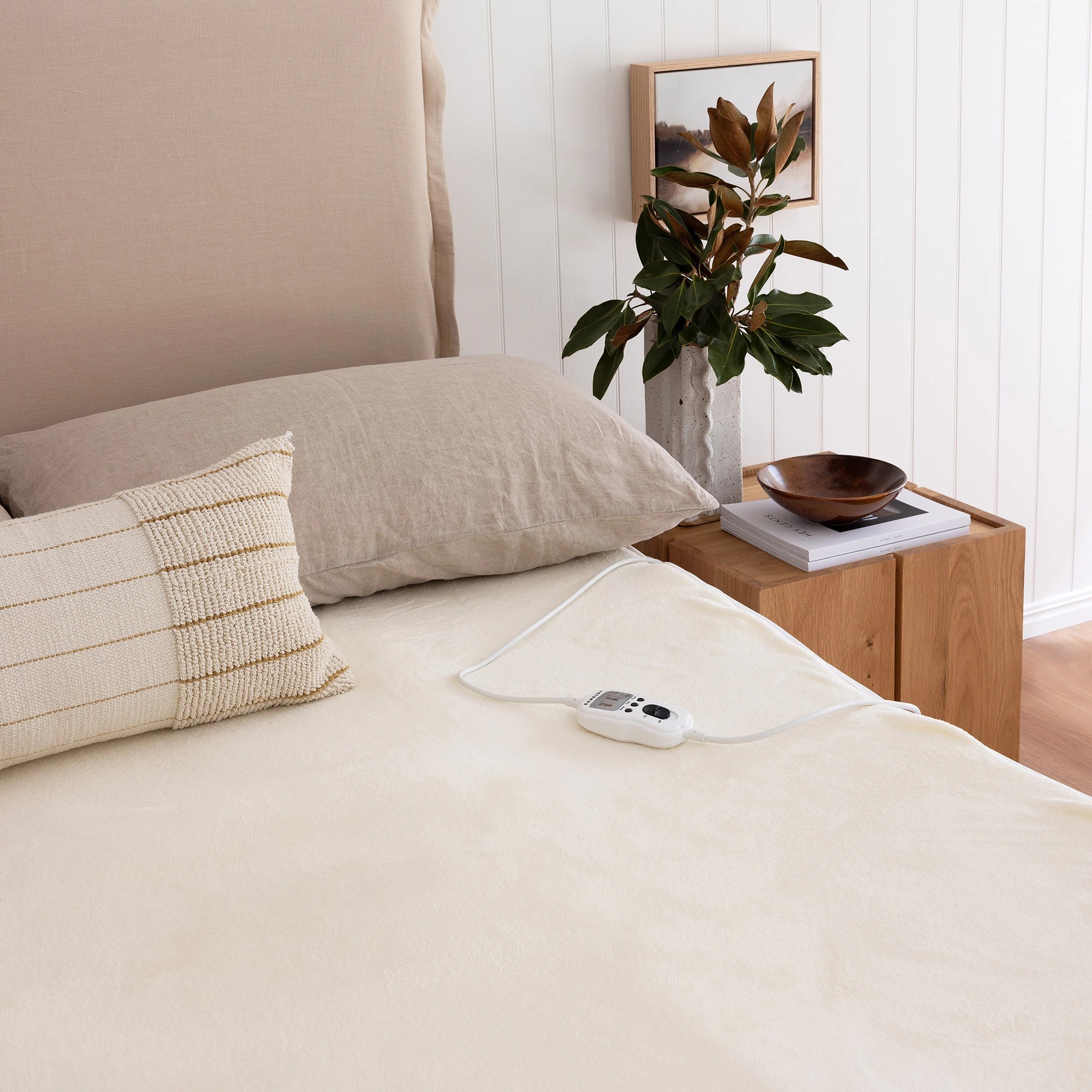 3 Bambury Premium Fully Fitted Plush Top Electric Blanket Left hand side Control - Long Single Bed - White, 3 of 4