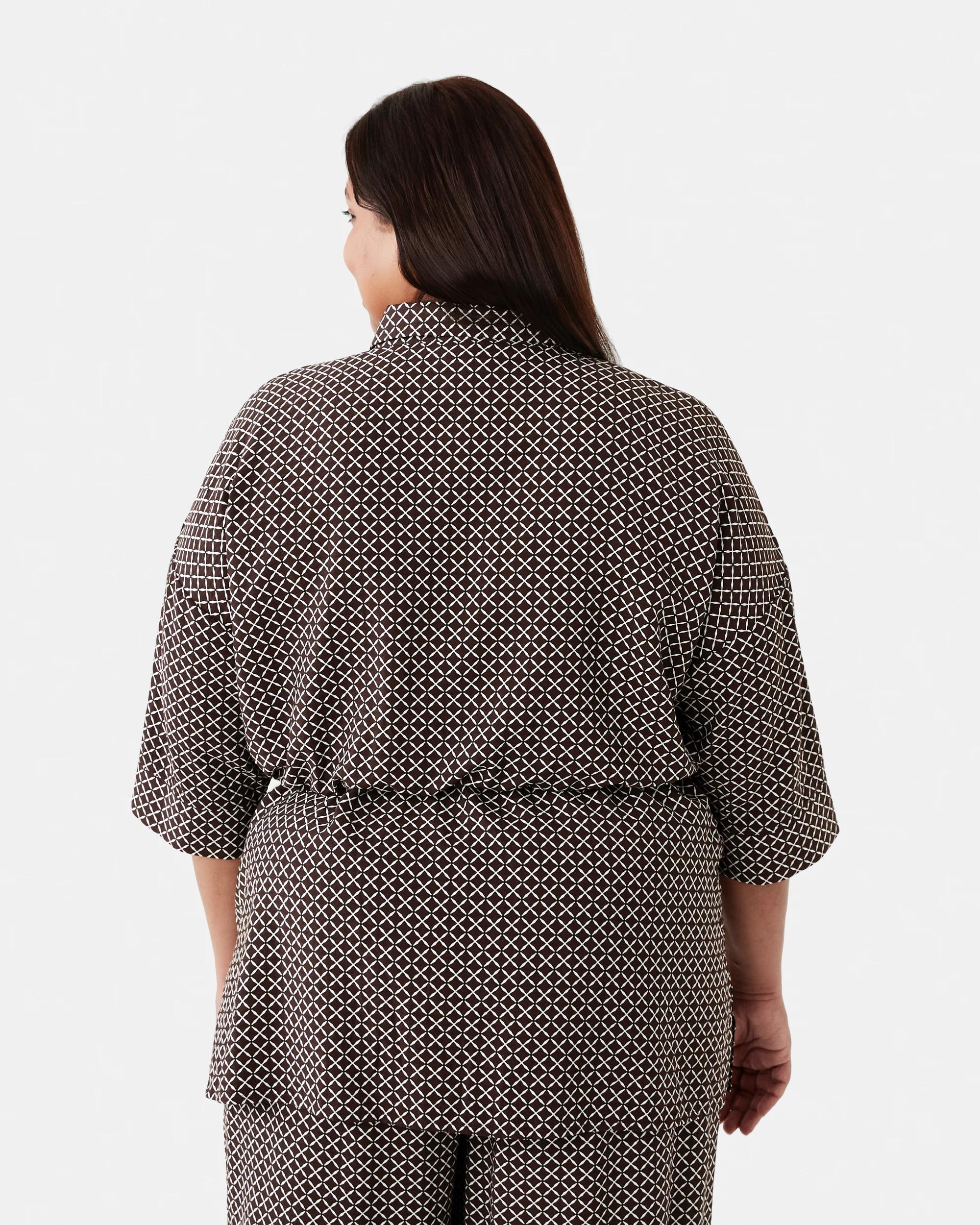 3 Curve Tie Waist Print Shirt Mono Tile, 3 of 10