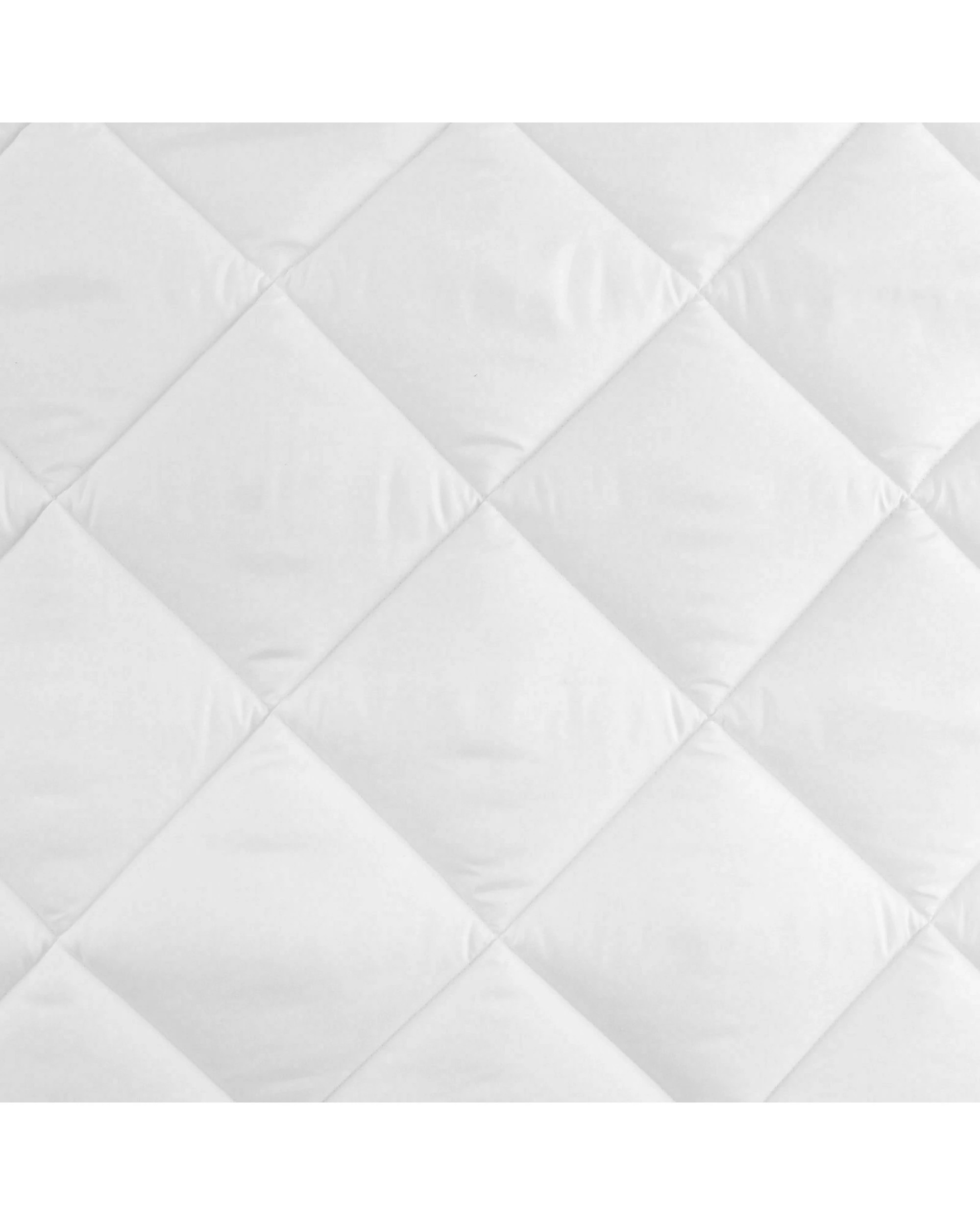 3 Sleepcare 300GSM All Season Microfibre Quilt - Super King Bed - White, 3 of 4