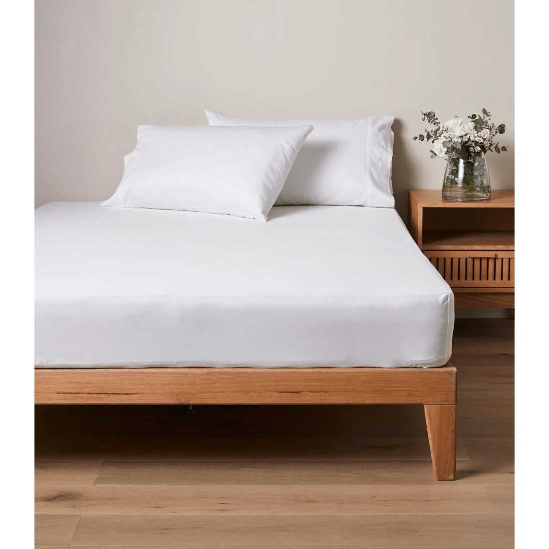 1 Supima 400 Thread Count Cotton Fitted Sheet
 - Queen Bed
 - White, 1 of 2