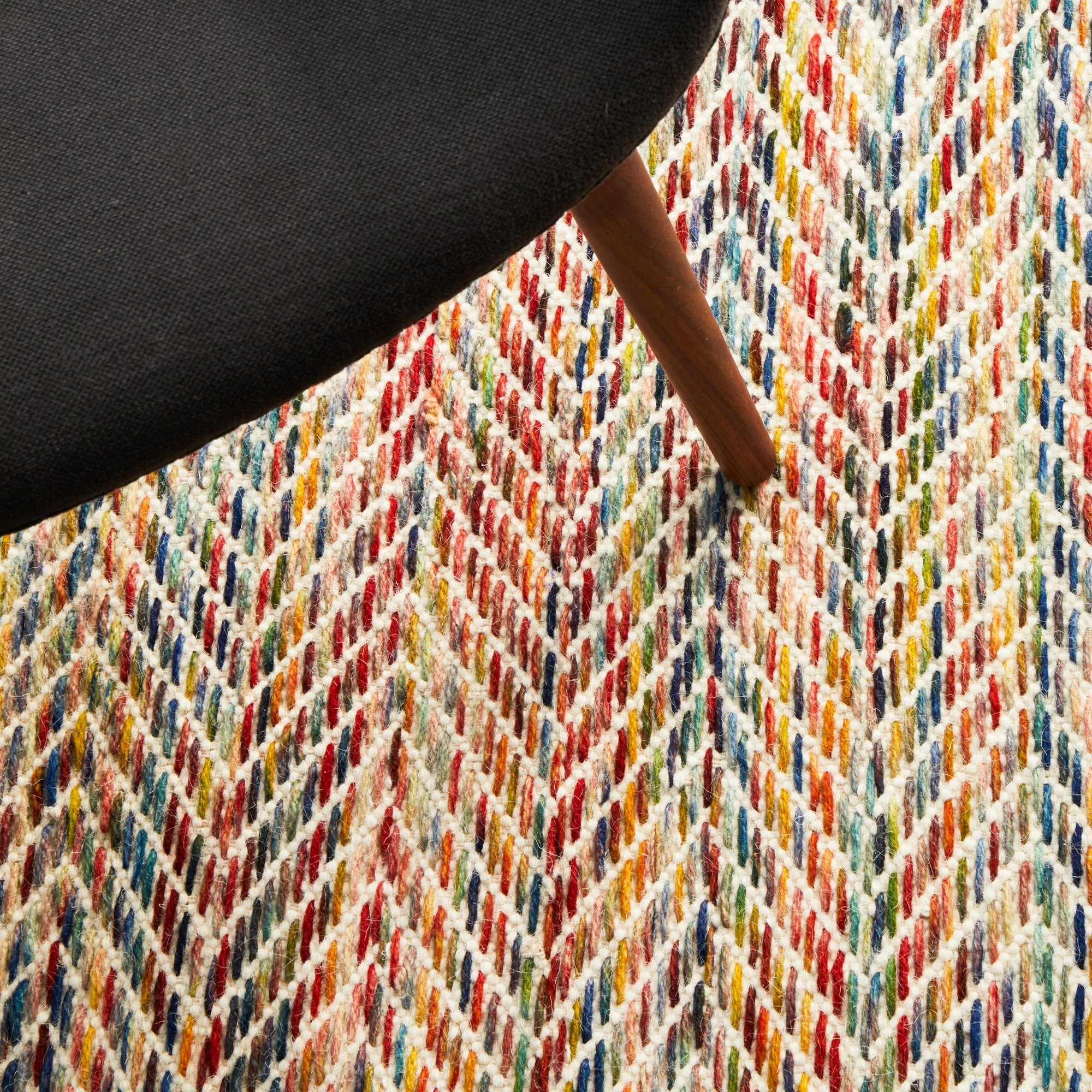 8 Common Ground Rugs Nordica 311 280x190cm - Large Wool Rug - Red, 8 of 9