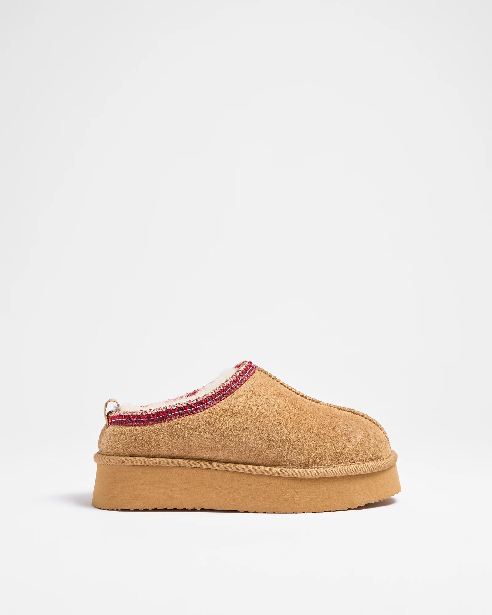 1 Australian Design Ugg Boots And Slippers Girls Youth Sheepskin And Leather Tape Collar Mule Platform Slipper CHESTNUT, 1 of 2