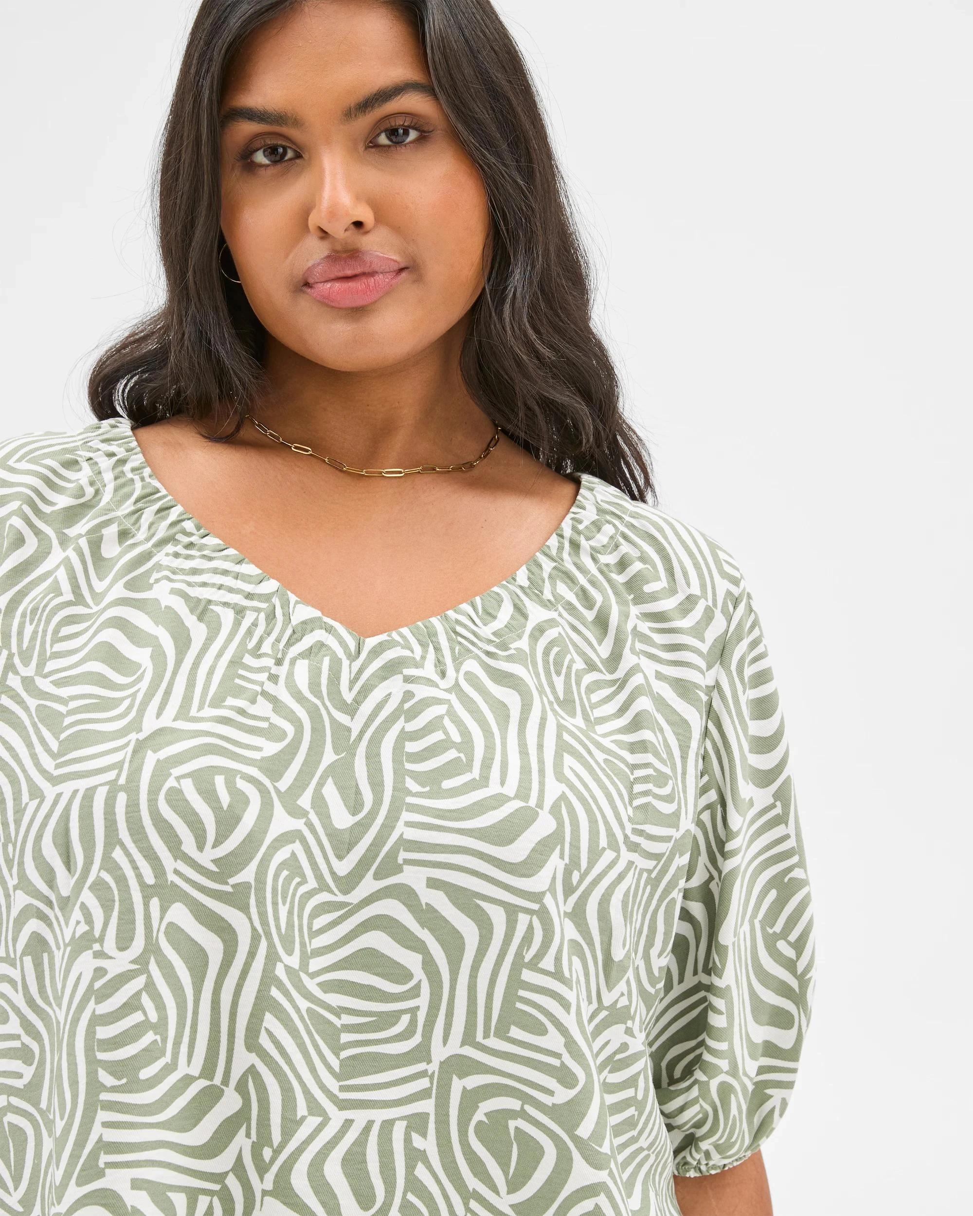 6 Target Plus Size Gathered V-Neck Blouse TRIBAL PRINT, 6 of 7