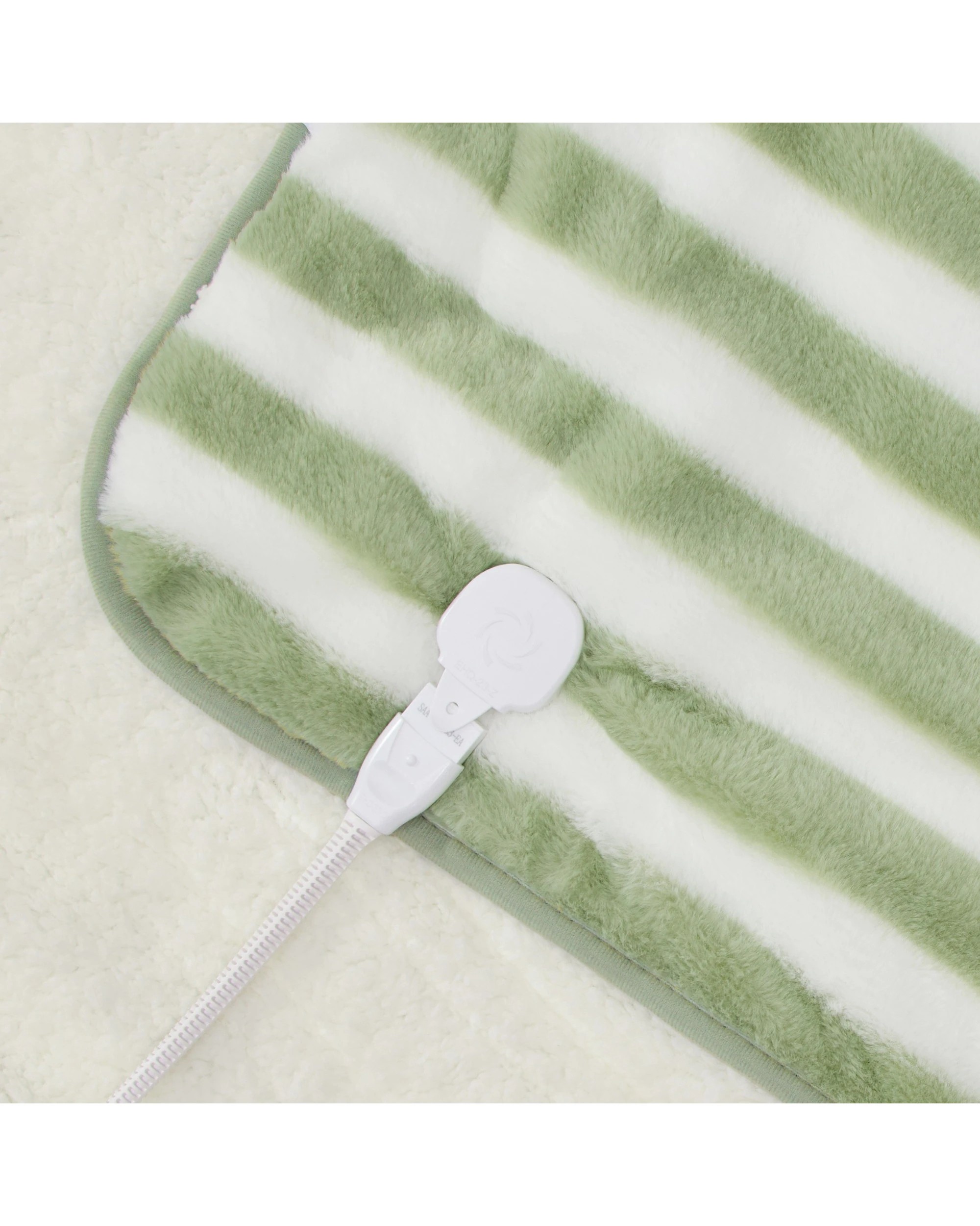 6 Dreamaker Linea Faux Fur Heated Throw 130x160cm - Olive, 6 of 9