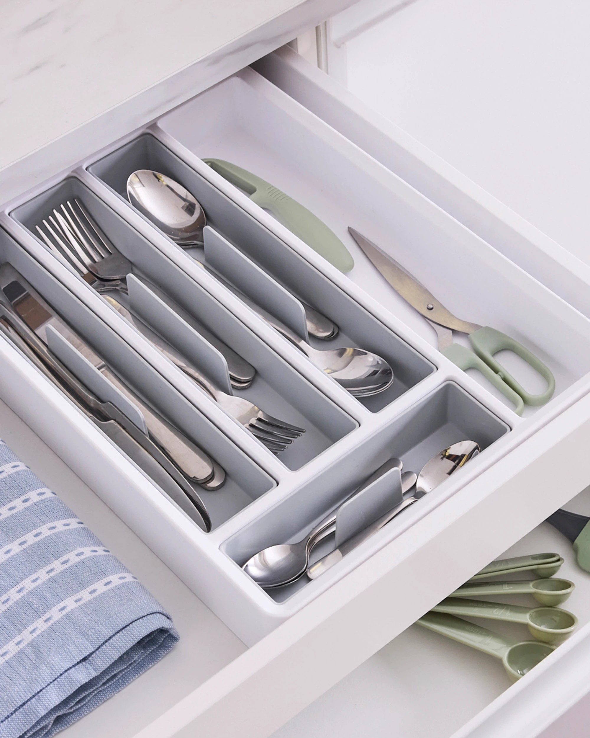 8 Cutlery In Drawer Organiser, 8 of 9