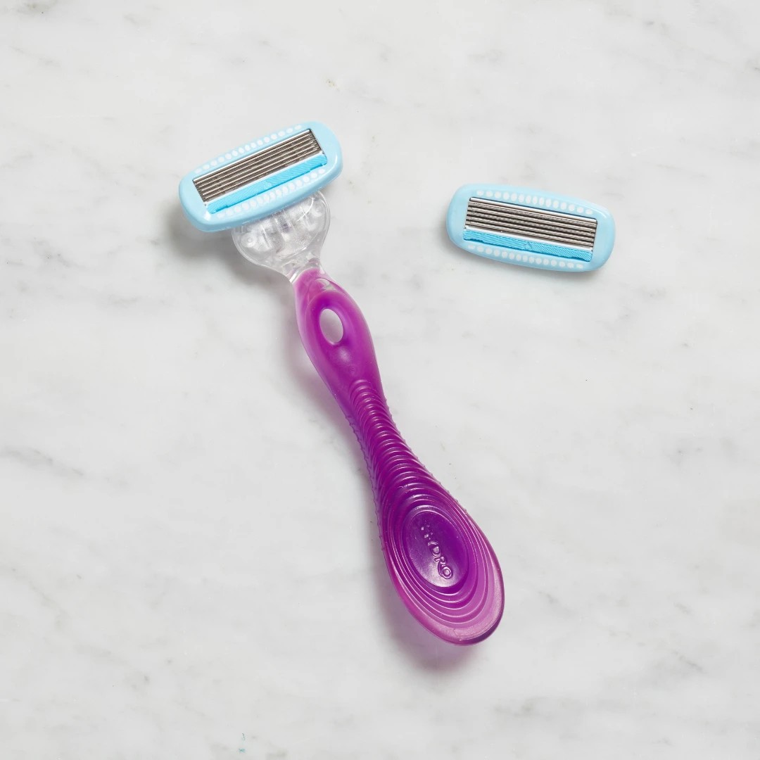 5 Schick Silk Hydro Moisture Care Razor Kit, 5 of 9