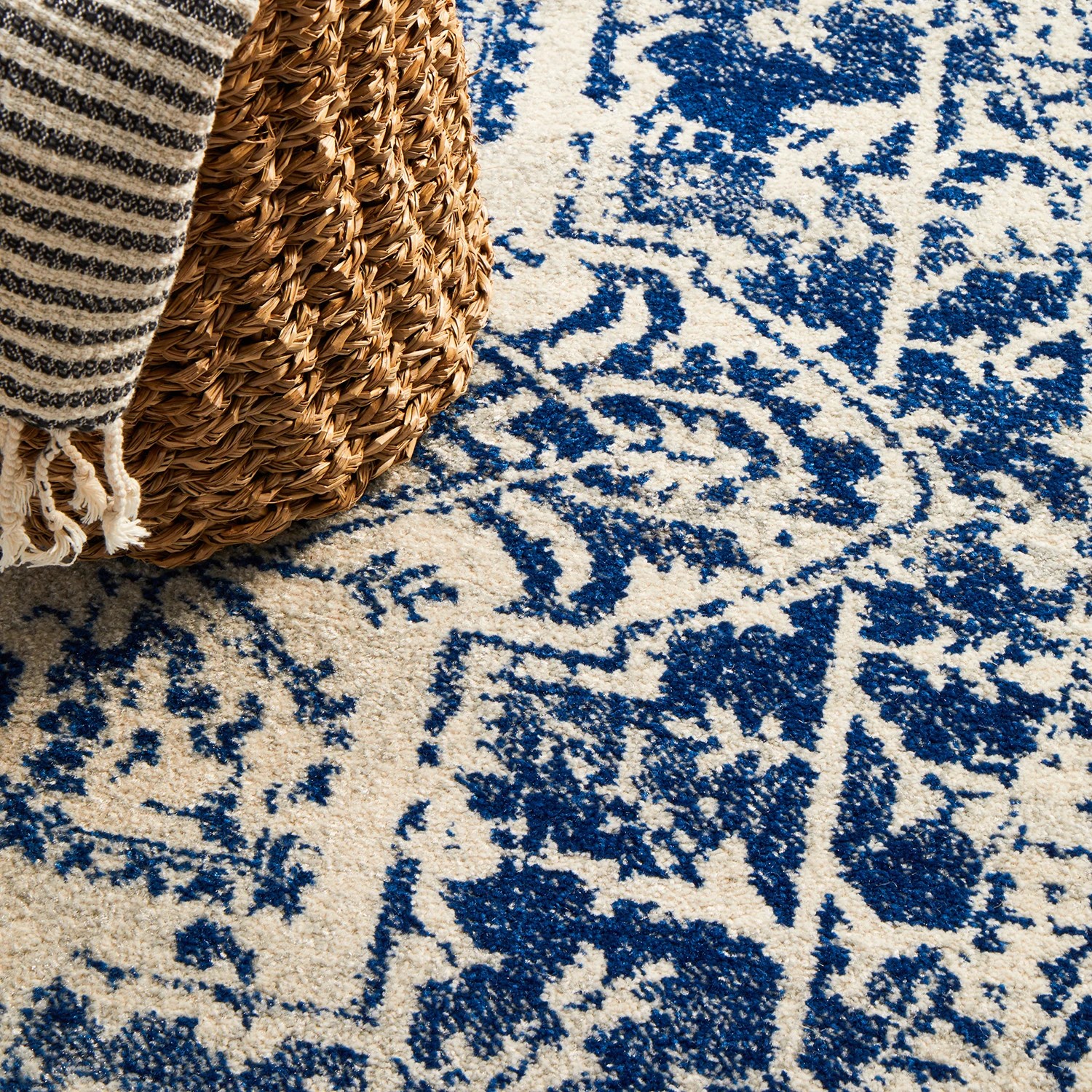 8 Common Ground Rugs Encore 253 150x150cm Round - Small Pet Friendly Rug - Navy - Blue, 8 of 9
