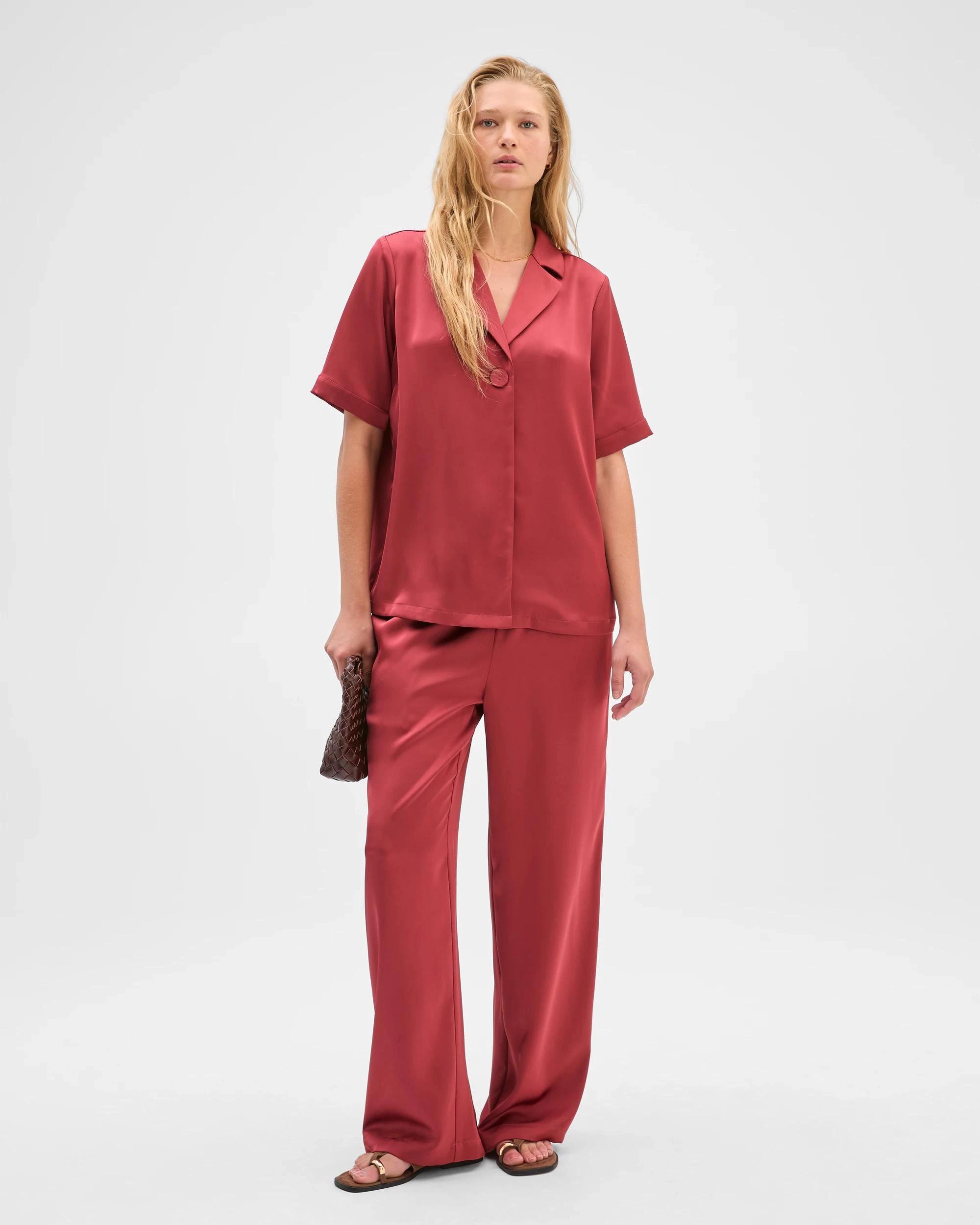 1 Preview Satin Short Sleeve Shirt POMEGRANATE, 1 of 7