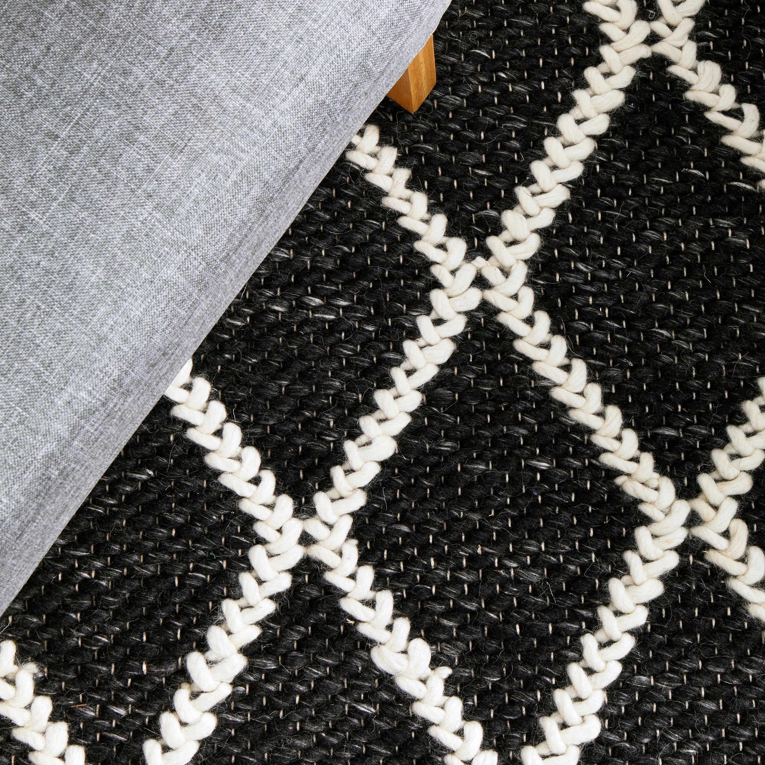 4 Common Ground Rugs Valor Black 280x190cm - Large Hand Loomed Rug - Black, 4 of 8