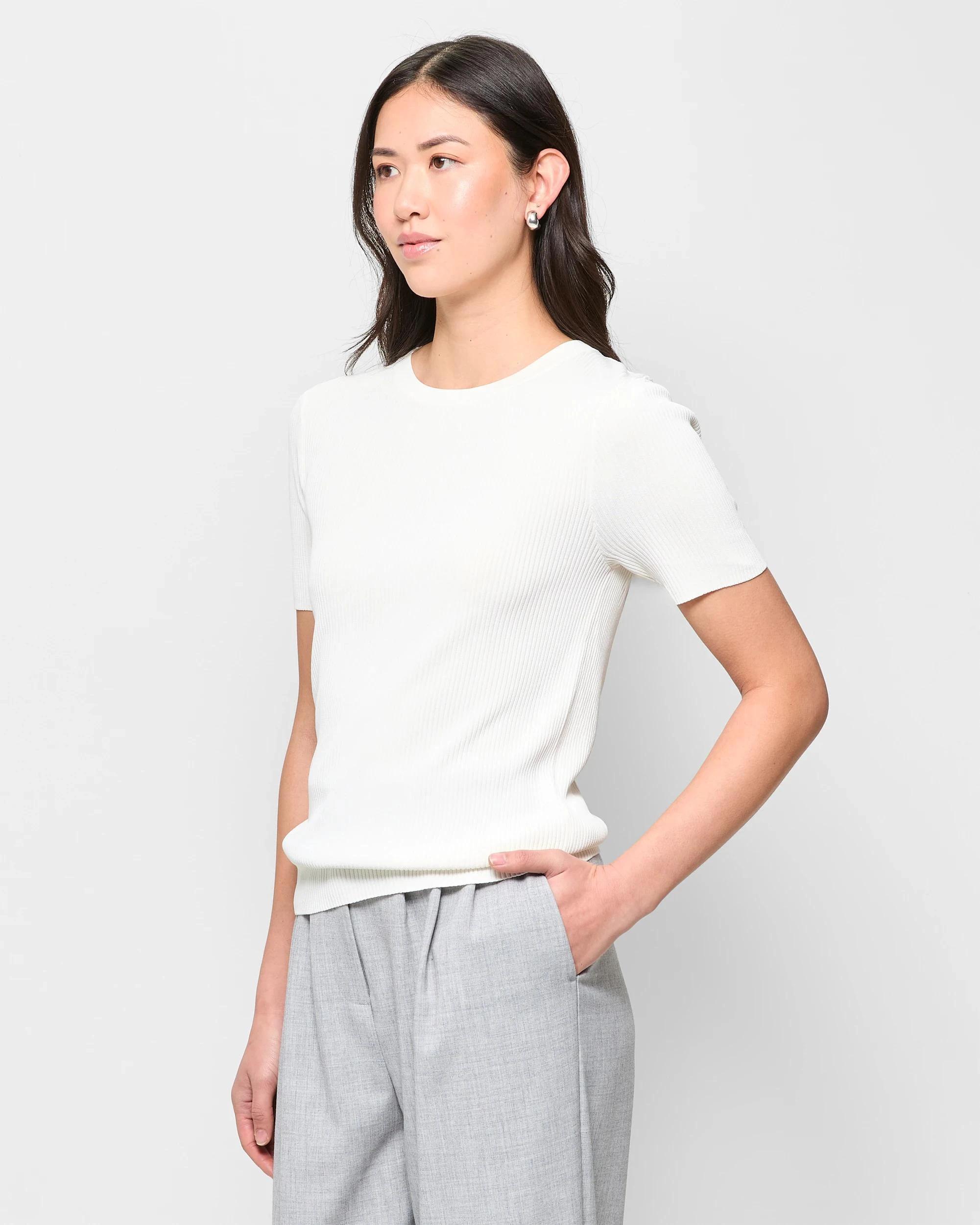 3 Ultimate Knit T-Shirt - Preview CLOUD DANCER, 3 of 5