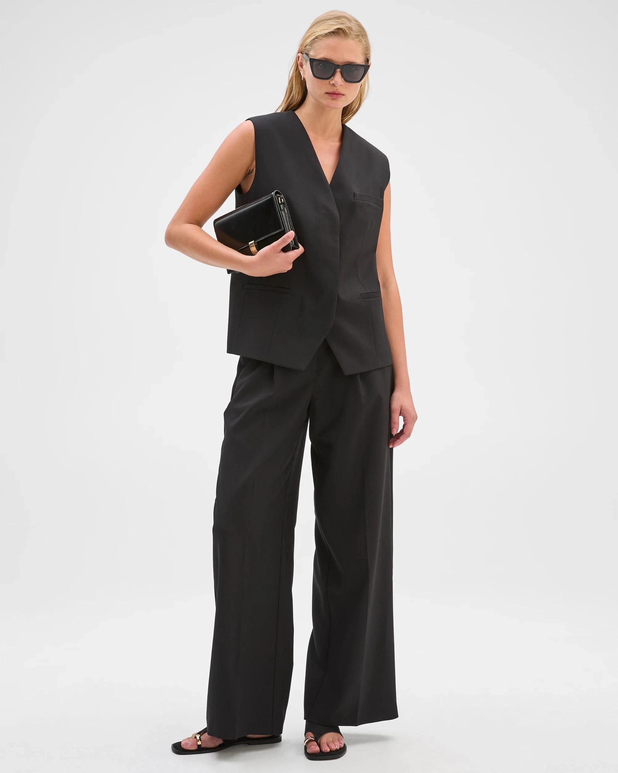 1 Preview Sleeveless Jacket BLACK, 1 of 8