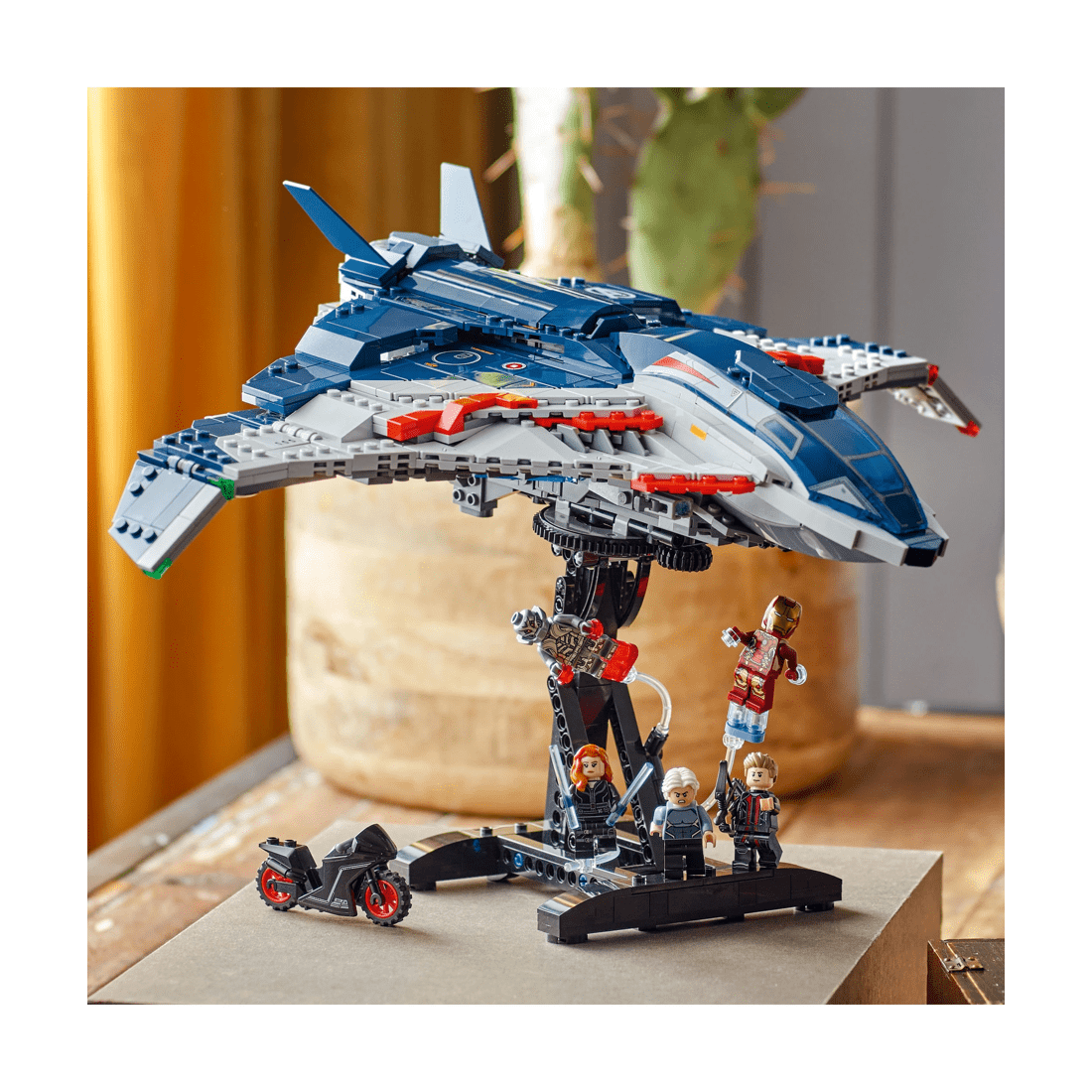 9 LEGO Marvel Super Heroes Avengers: Age of Ultron Quinjet 76325, 9 of 10