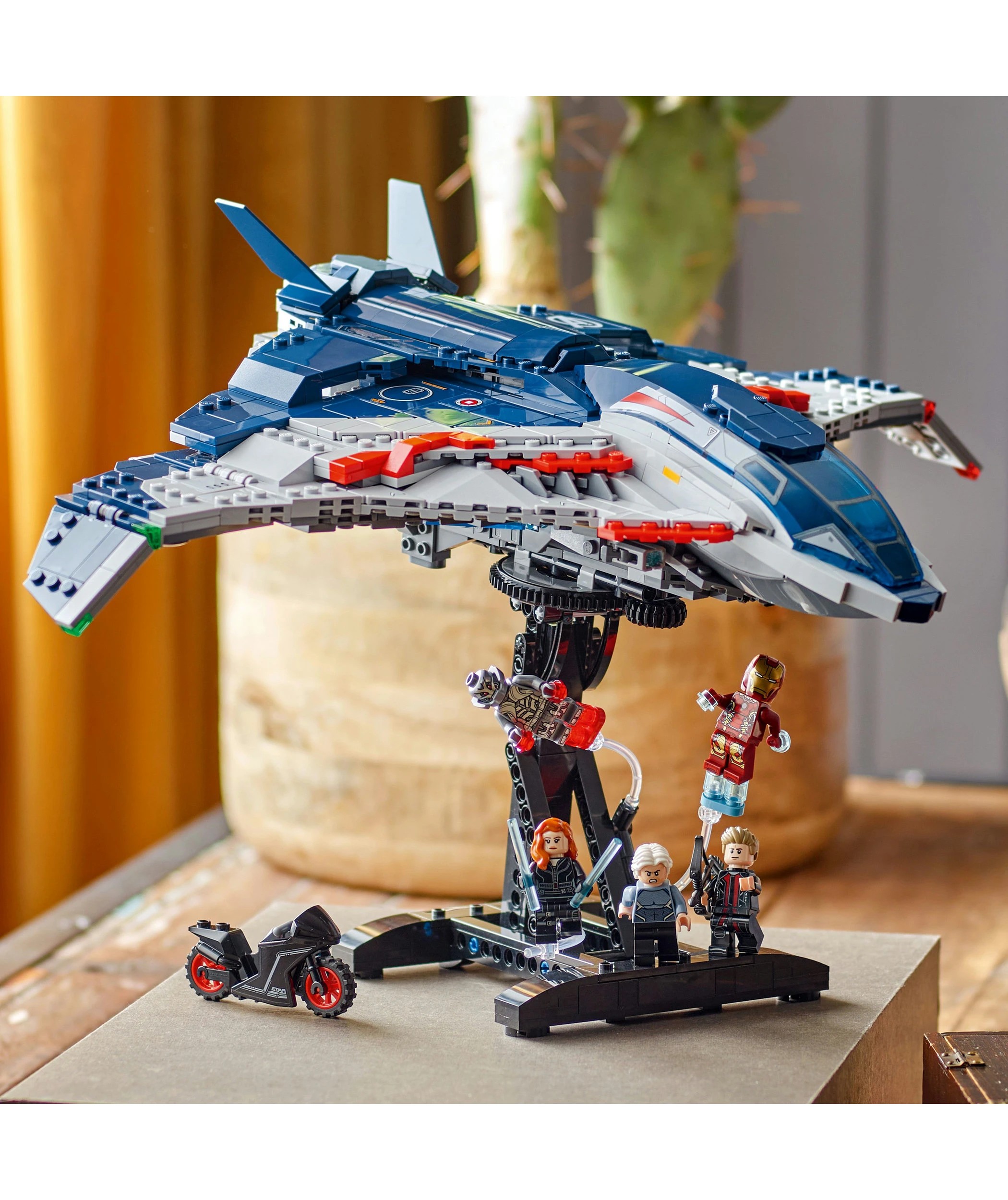 9 LEGO Marvel Super Heroes Avengers: Age of Ultron Quinjet 76325, 9 of 10