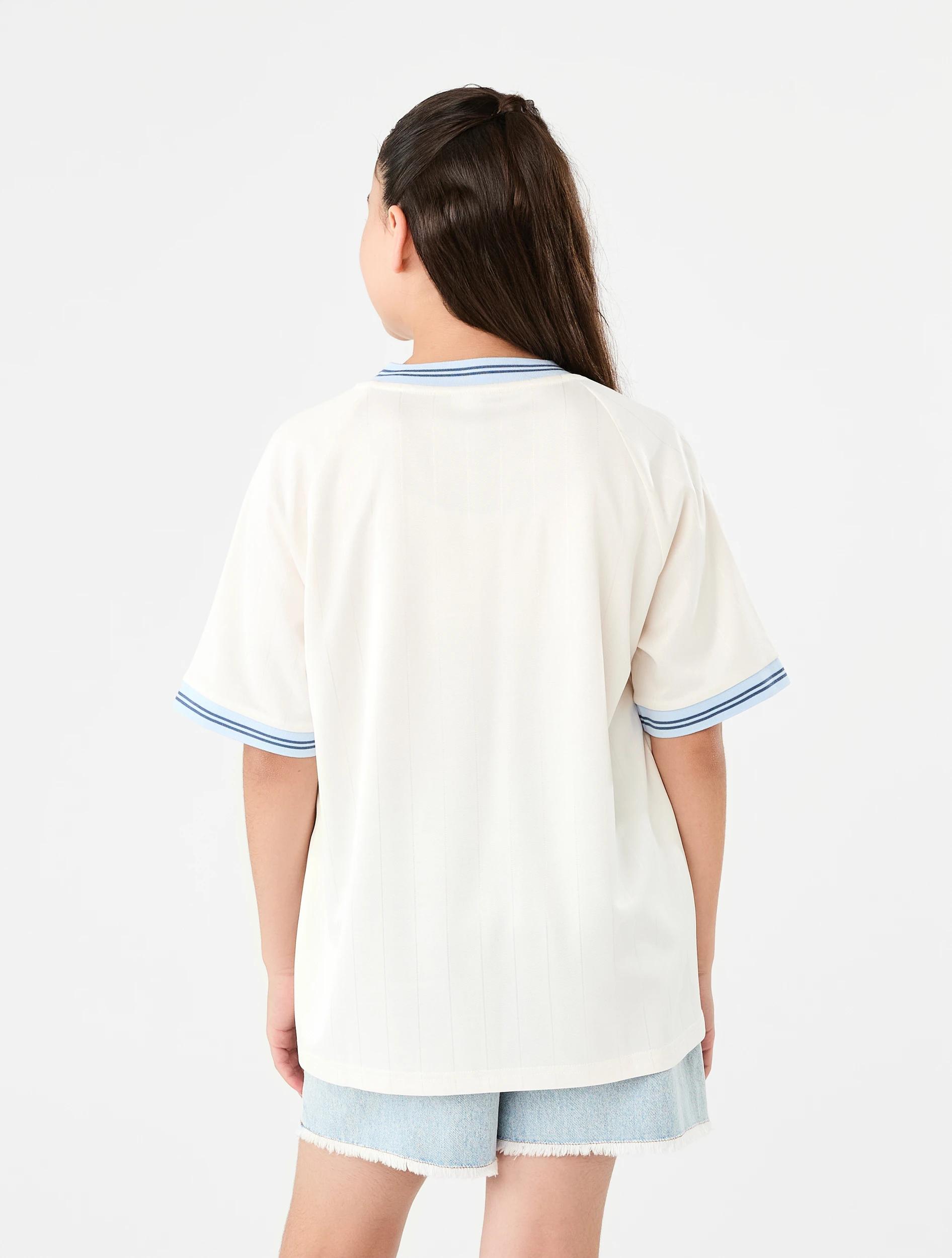 2 V-Neck Oversized T-shirt Bge Typo, 2 of 8