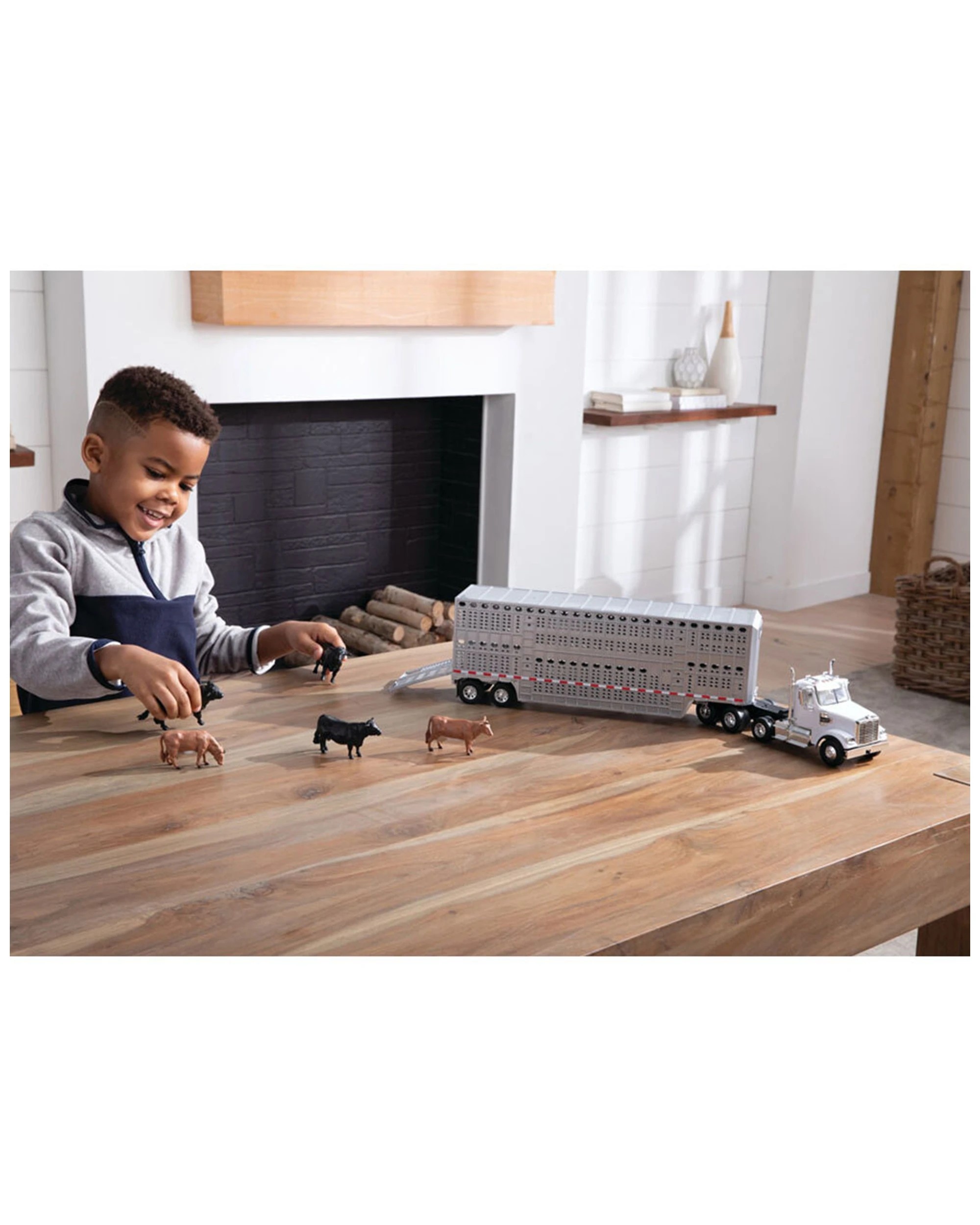 2 ERTL 1:32 Freightliner 122SD Semi With Livestock Trailer and Cattle, 2 of 3