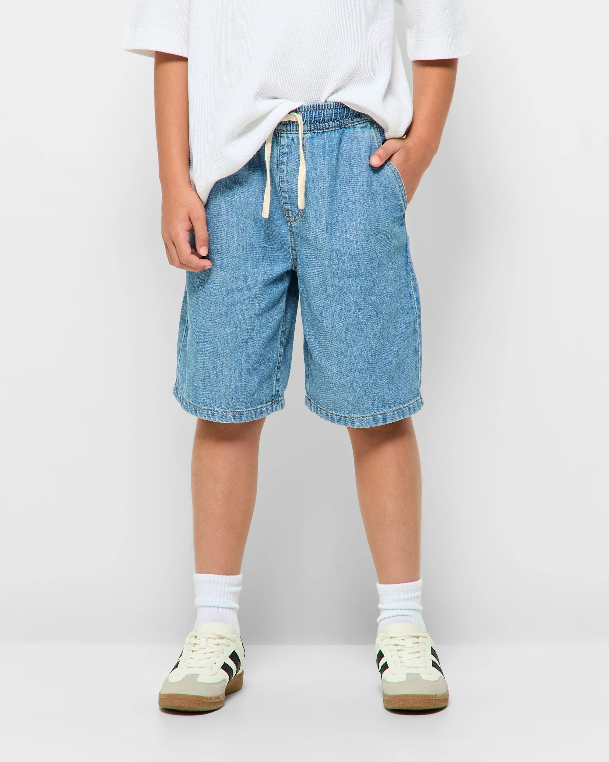 2 Target Denim Shorts MID WASH, 2 of 5