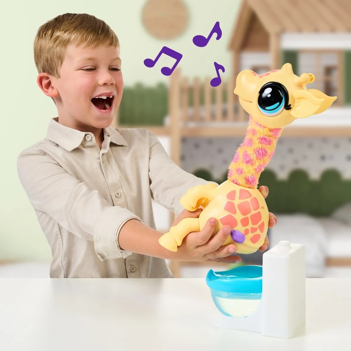 7 Little Live Pets Gotta Go Giraffe - Gigi, 7 of 10