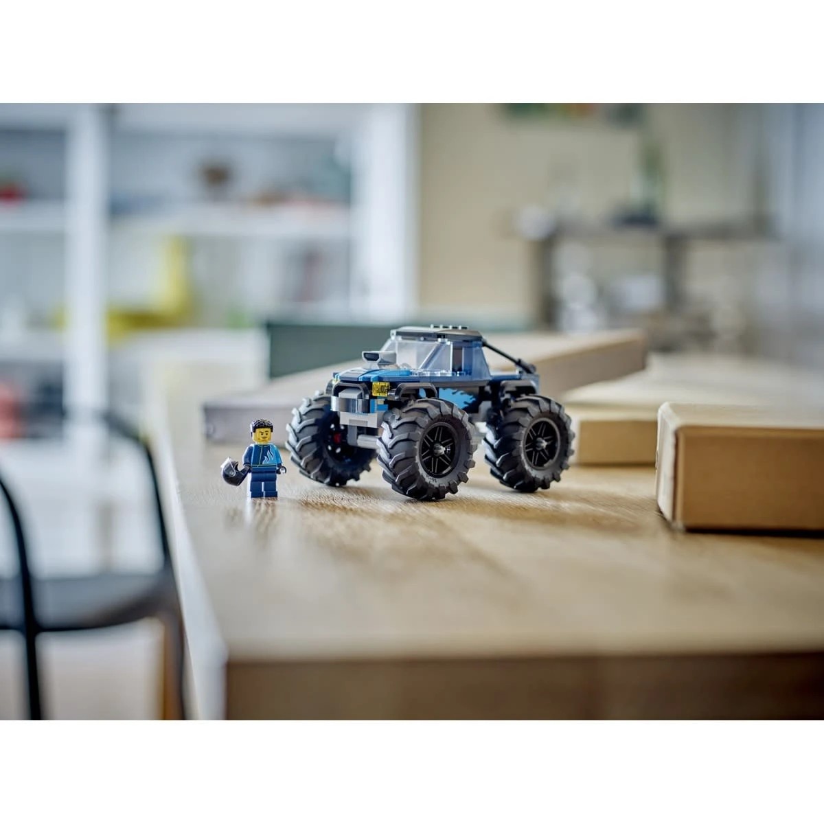 10 LEGO City Great Vehicles Blue Monster Truck 60402, 10 of 11