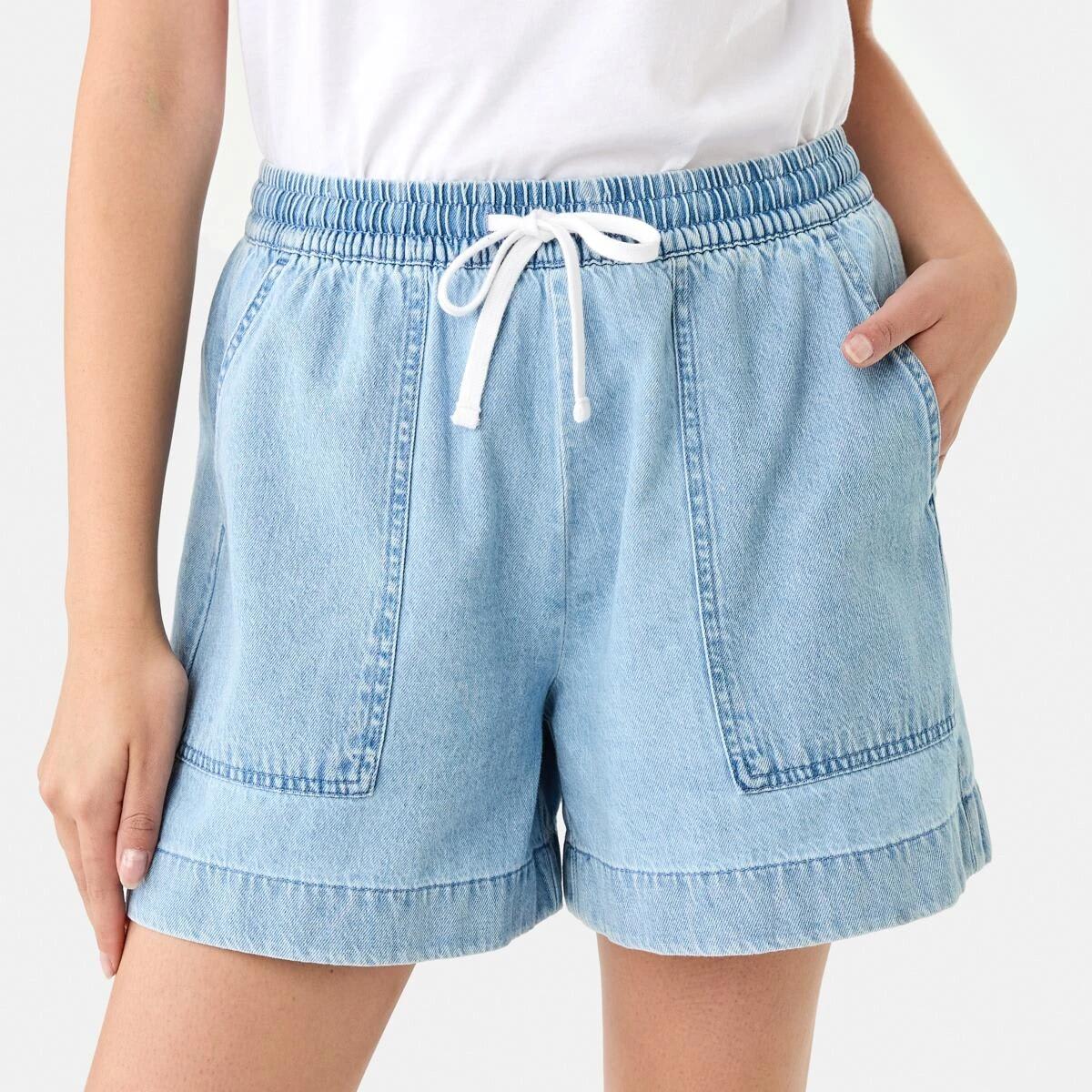 1 Patch Pocket Denim Shorts LIGHT DENIM WASH, 1 of 8