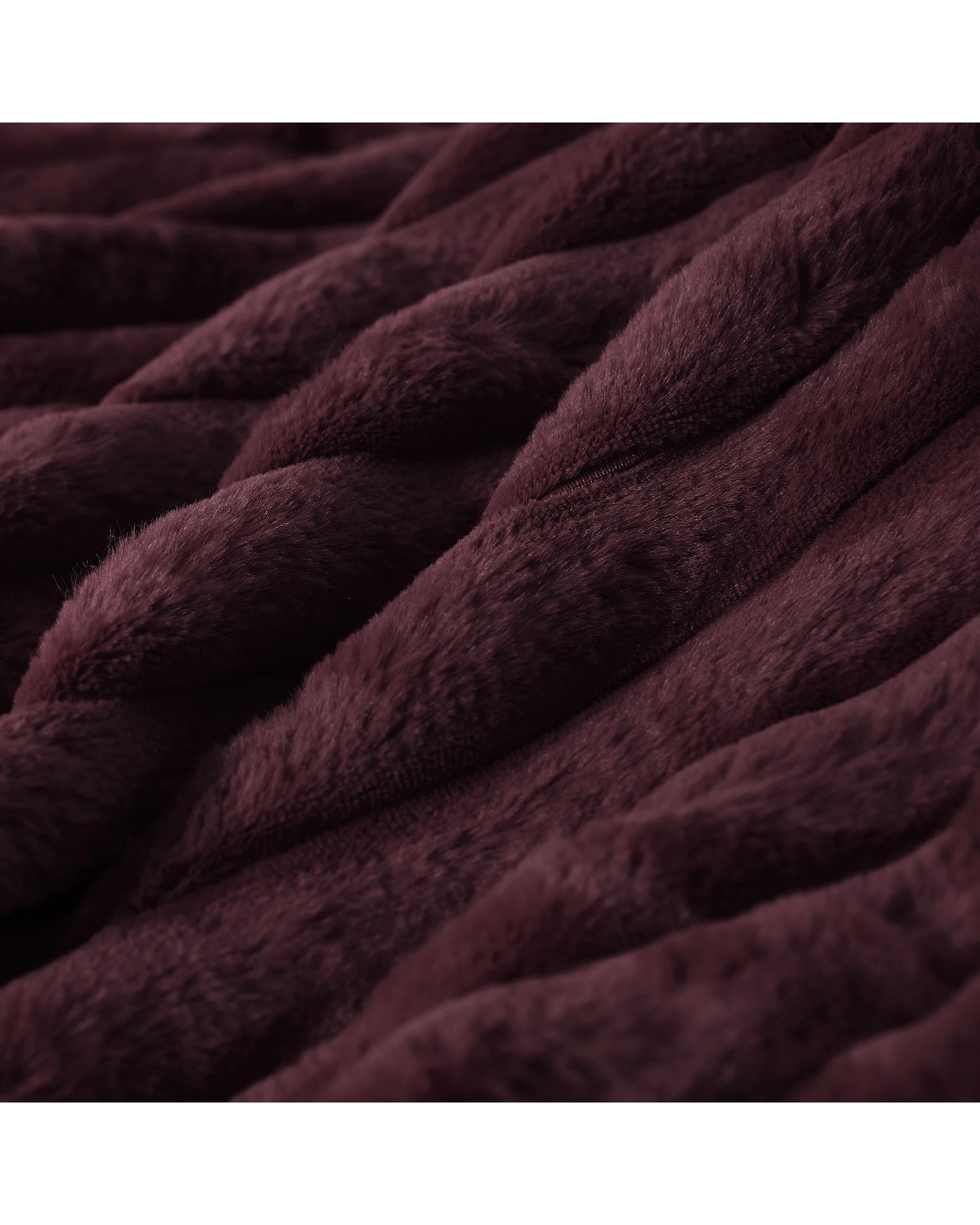 3 Dreamaker Cirra Chunky Embossed Fleece Heated Throw 130x160cm - Cherry, 3 of 10