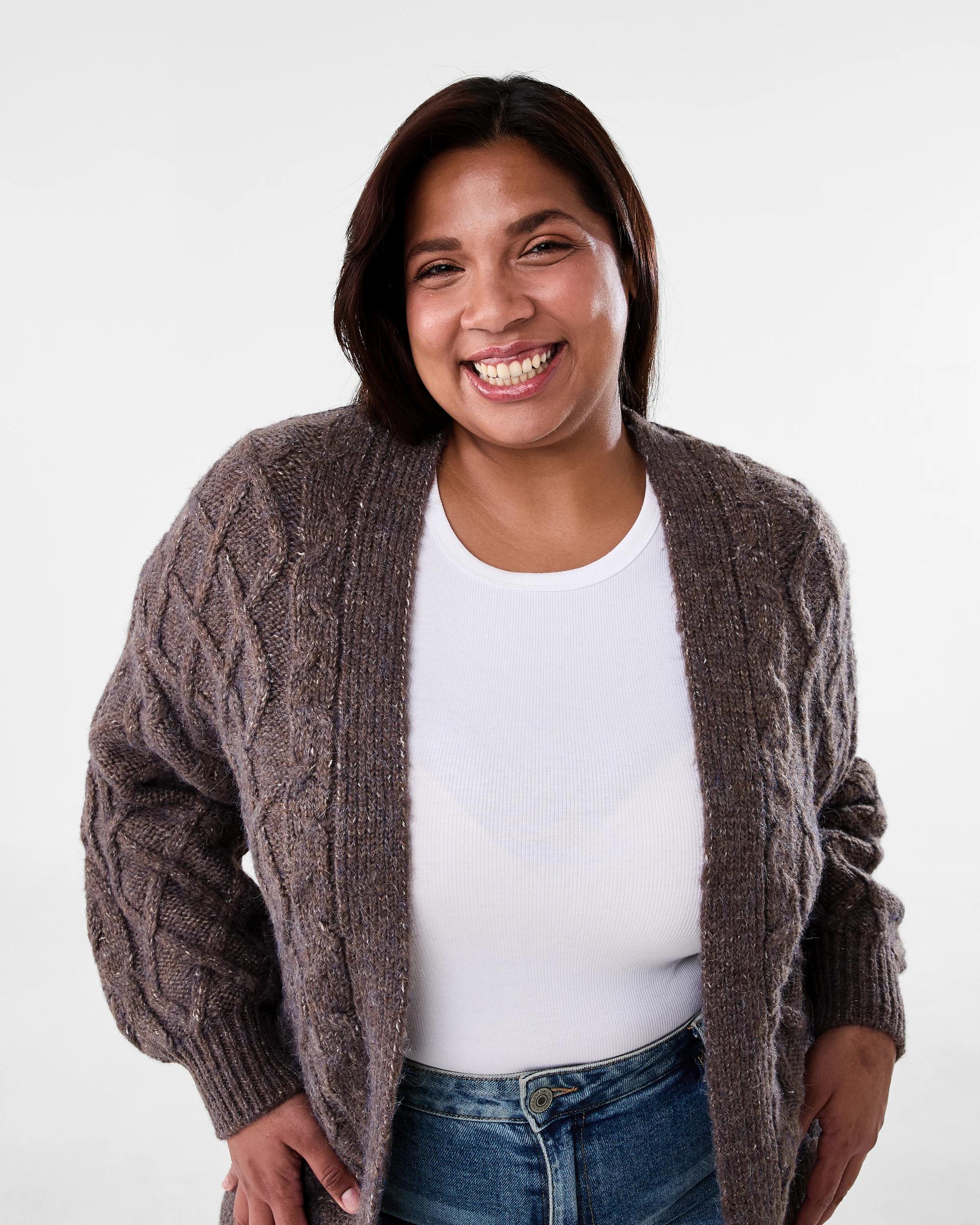 4 Curve Cable Knit Cardigan Taupe Mrl, 4 of 6