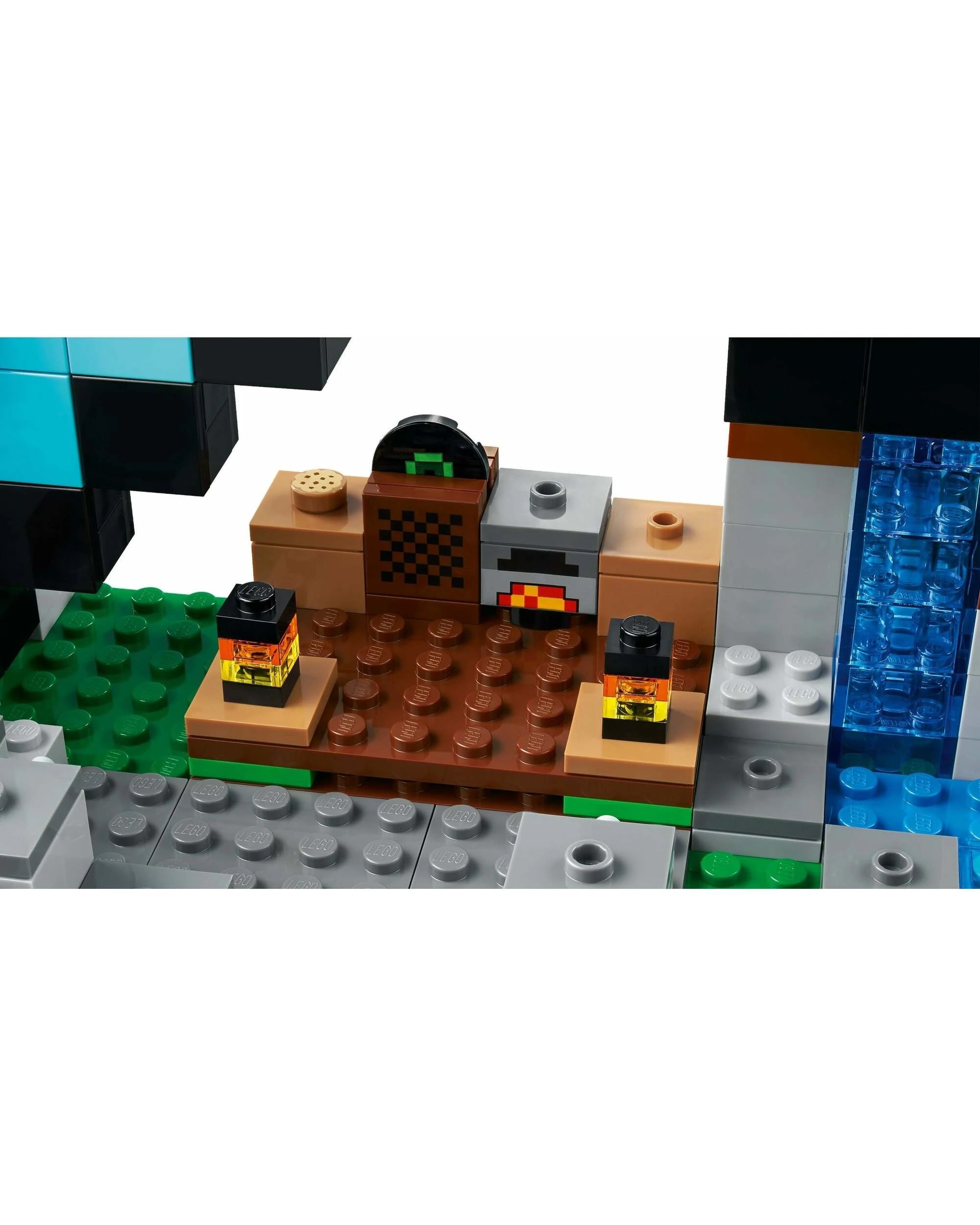 4 LEGO Minecraft Series 21244 The Sword Outpost, 4 of 5