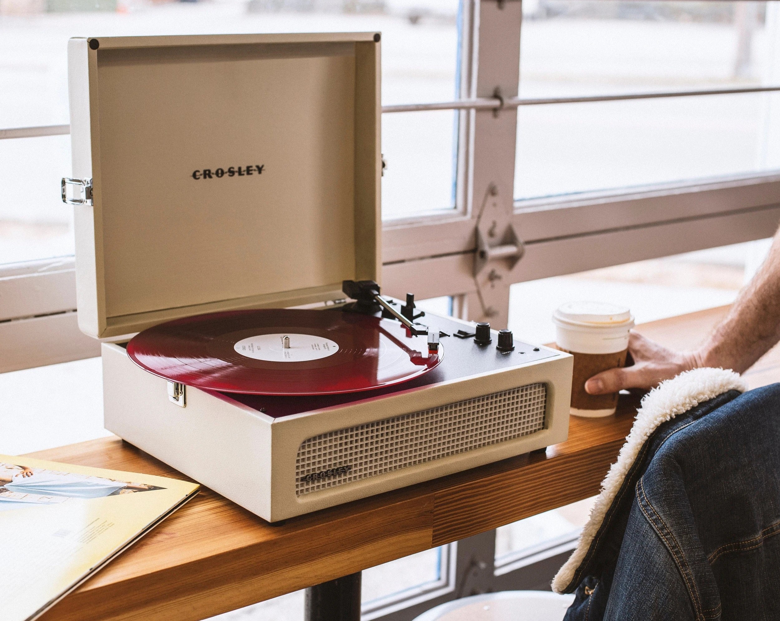 3 Crosley Voyager Dune - Bluetooth Portable Turntable - Beige, 3 of 6