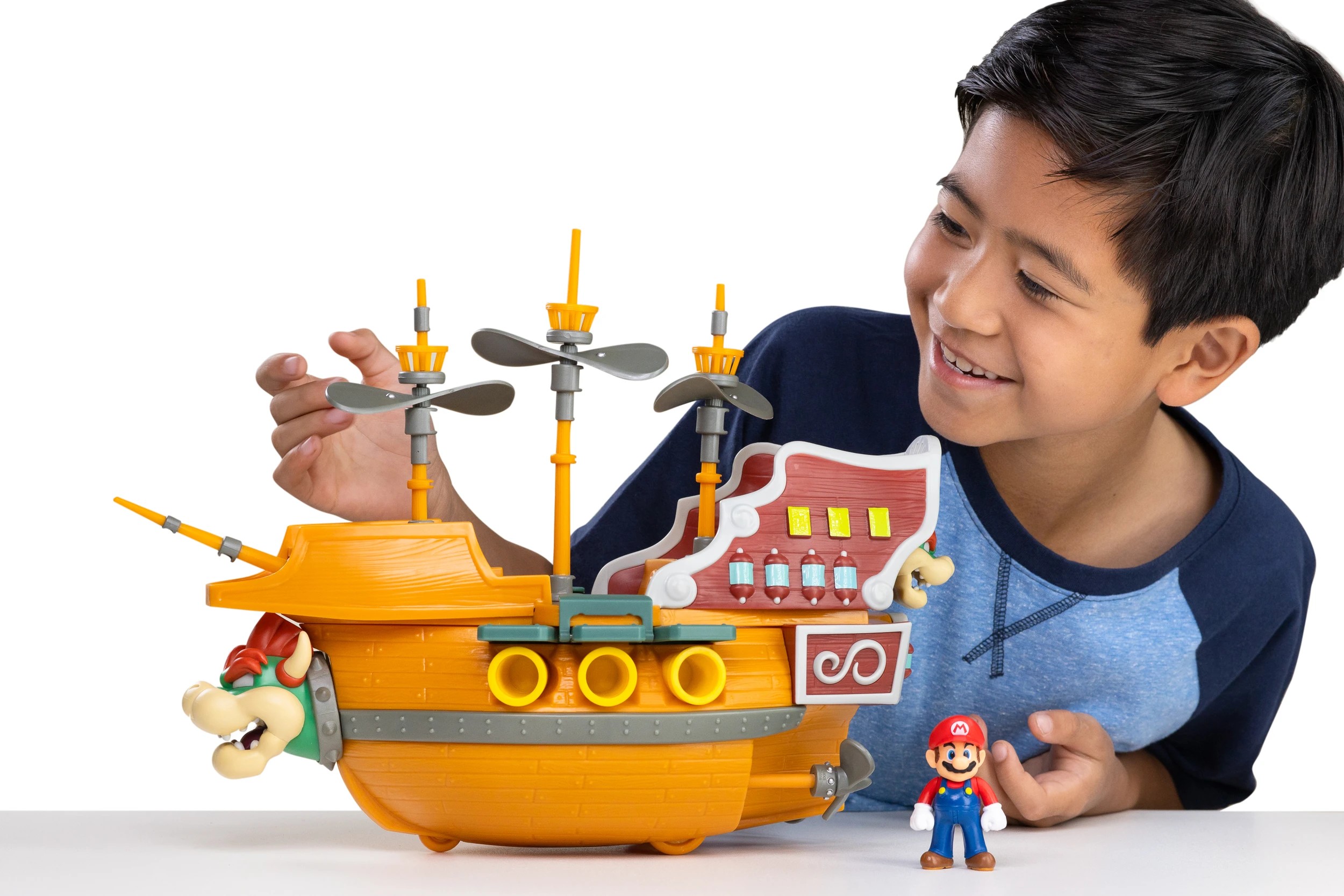 2 Super Mario Deluxe Bowser’s Airship Playset, 2 of 3